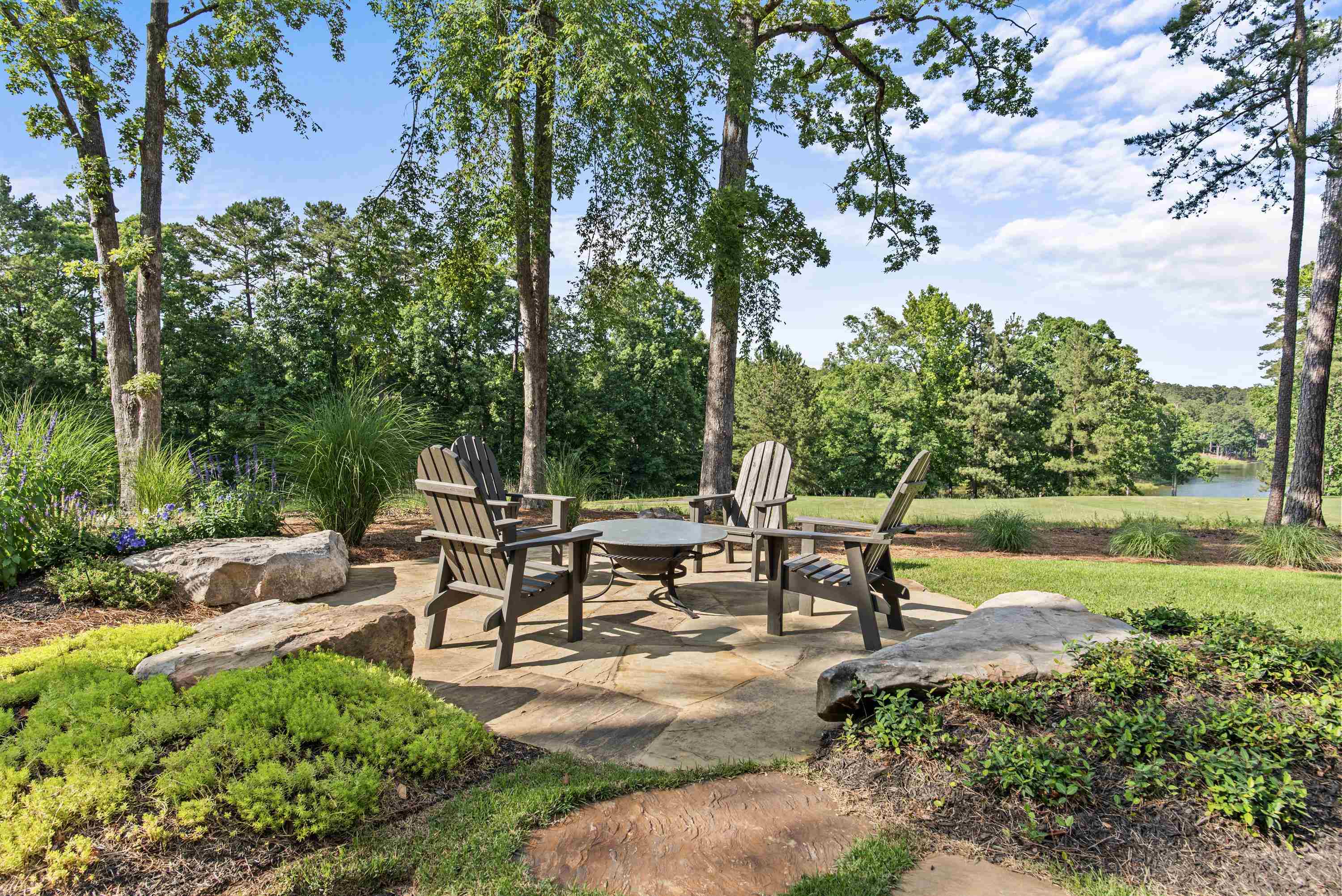 1080 CURTRIGHT PLACE