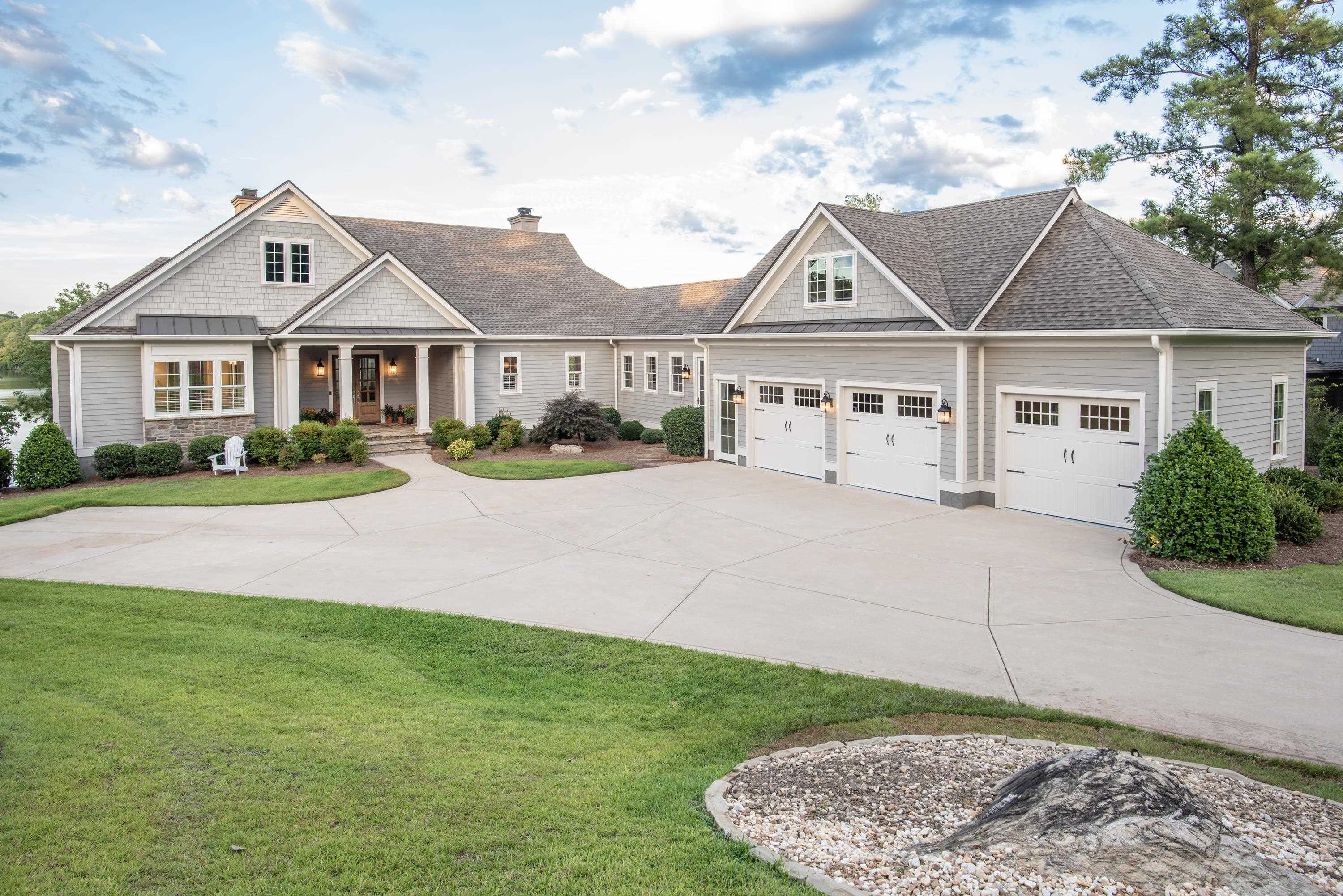 1060 RIDGE GROVE