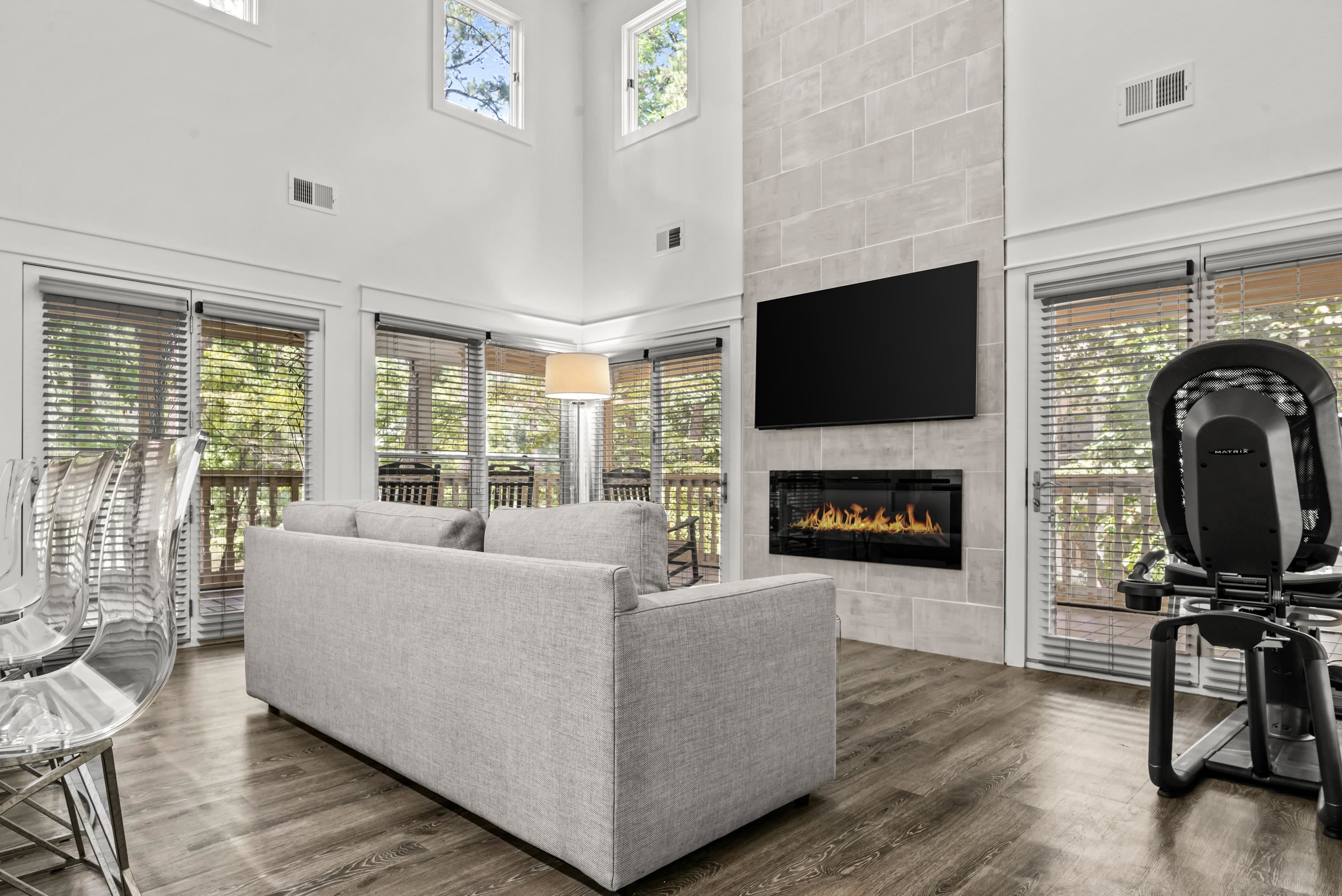 1011 CLUB HOUSE LANE