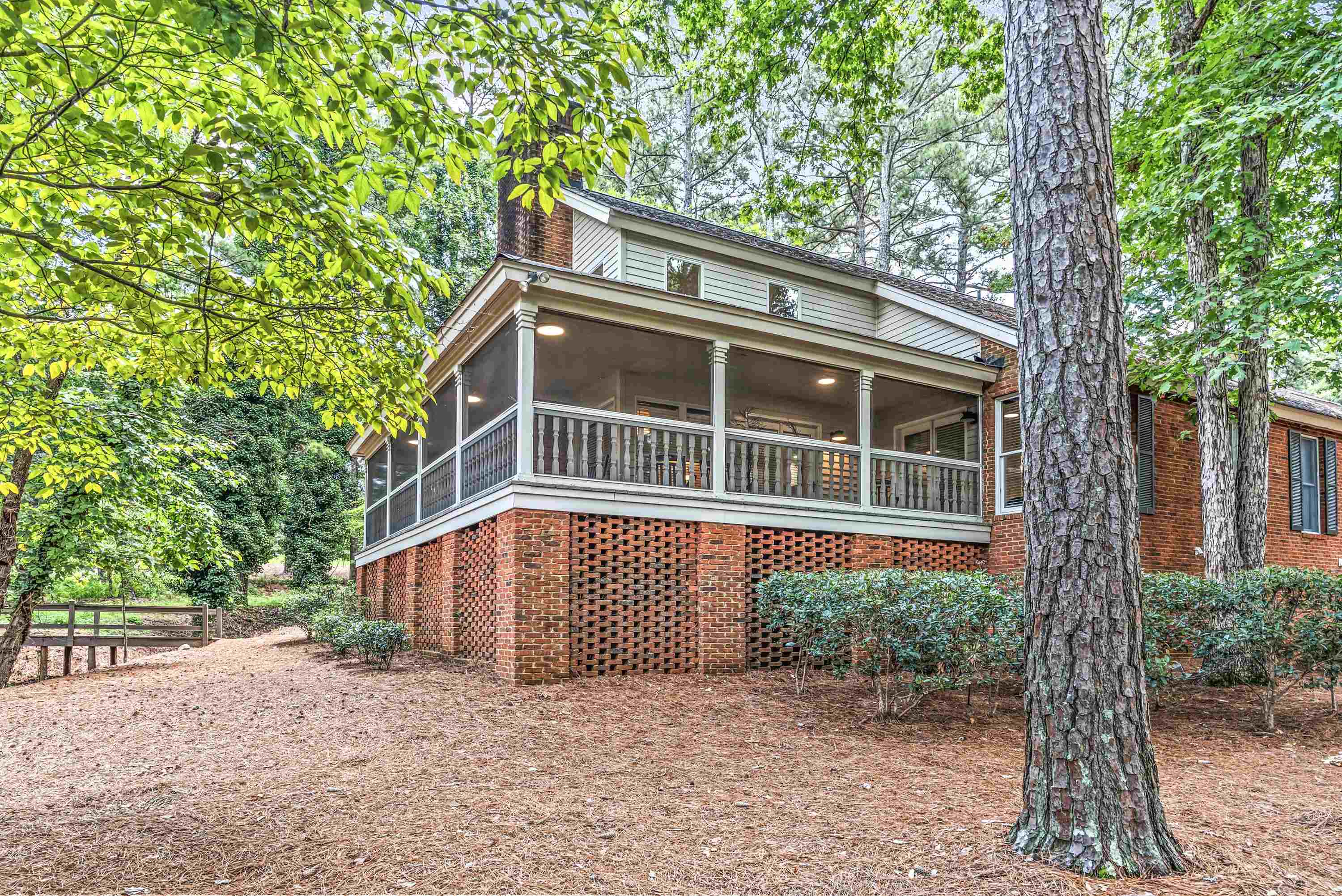1011 CLUB HOUSE LANE