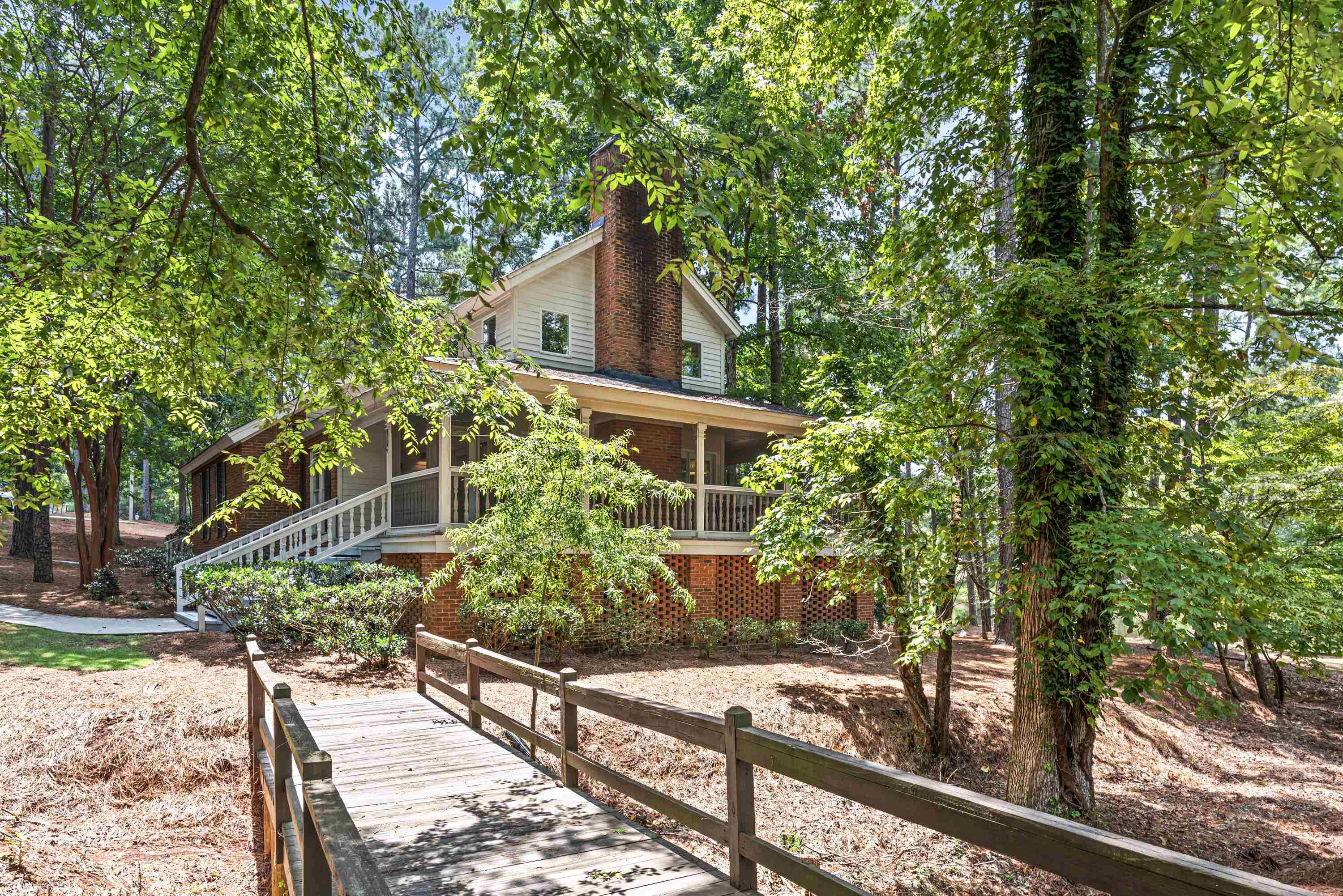 1011 CLUB HOUSE LANE