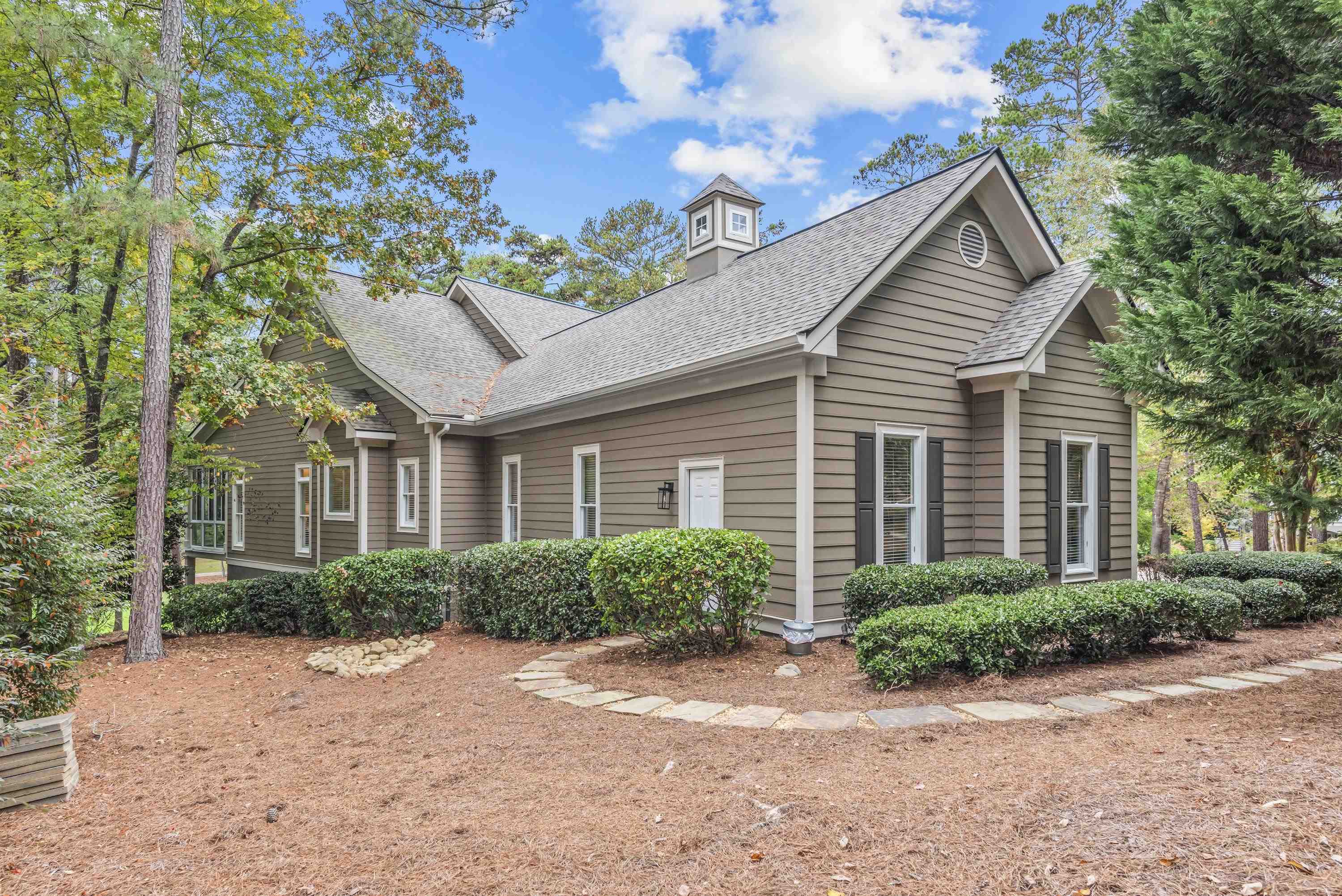1061 GRESHAMS FORT