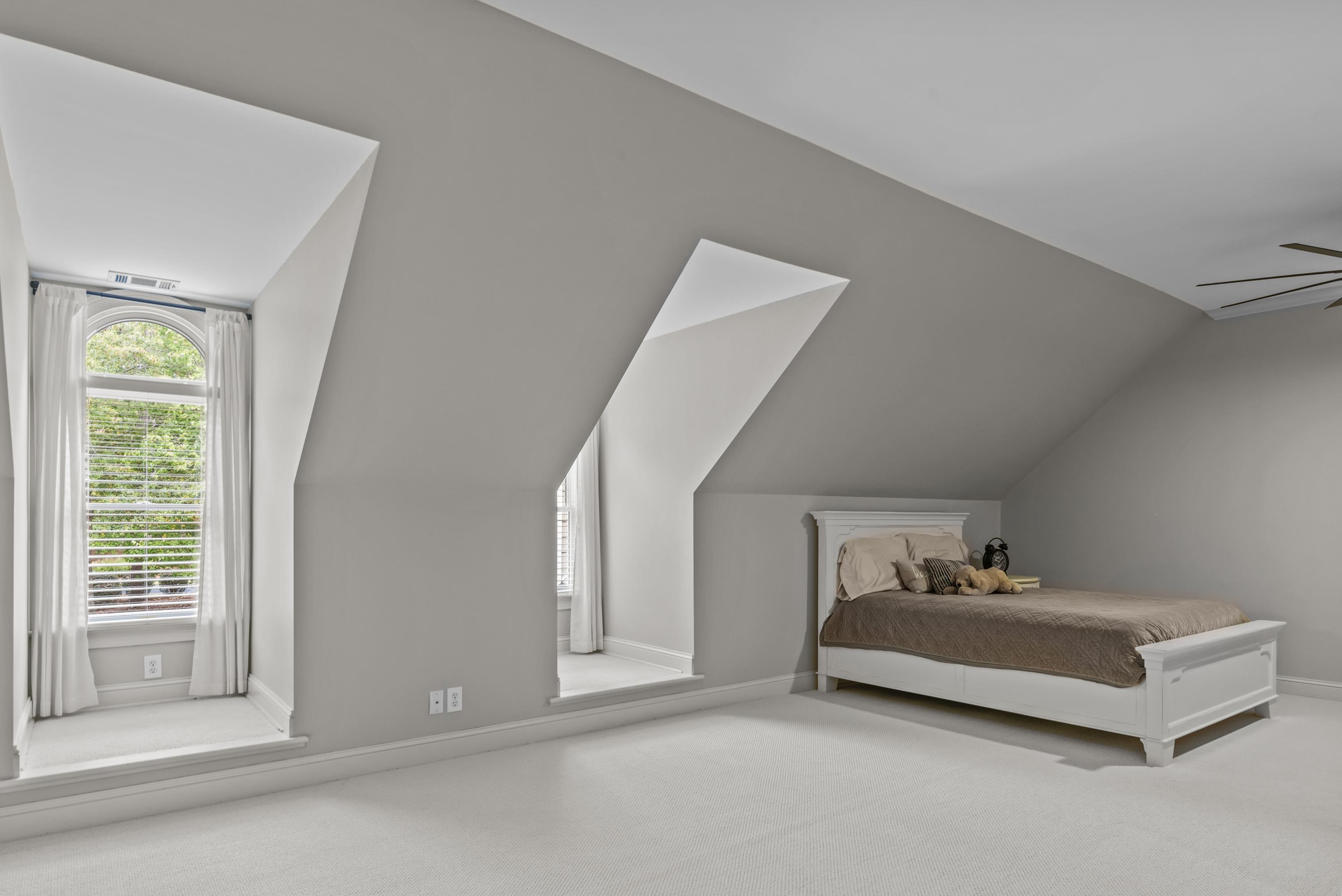 1061 GRESHAMS FORT