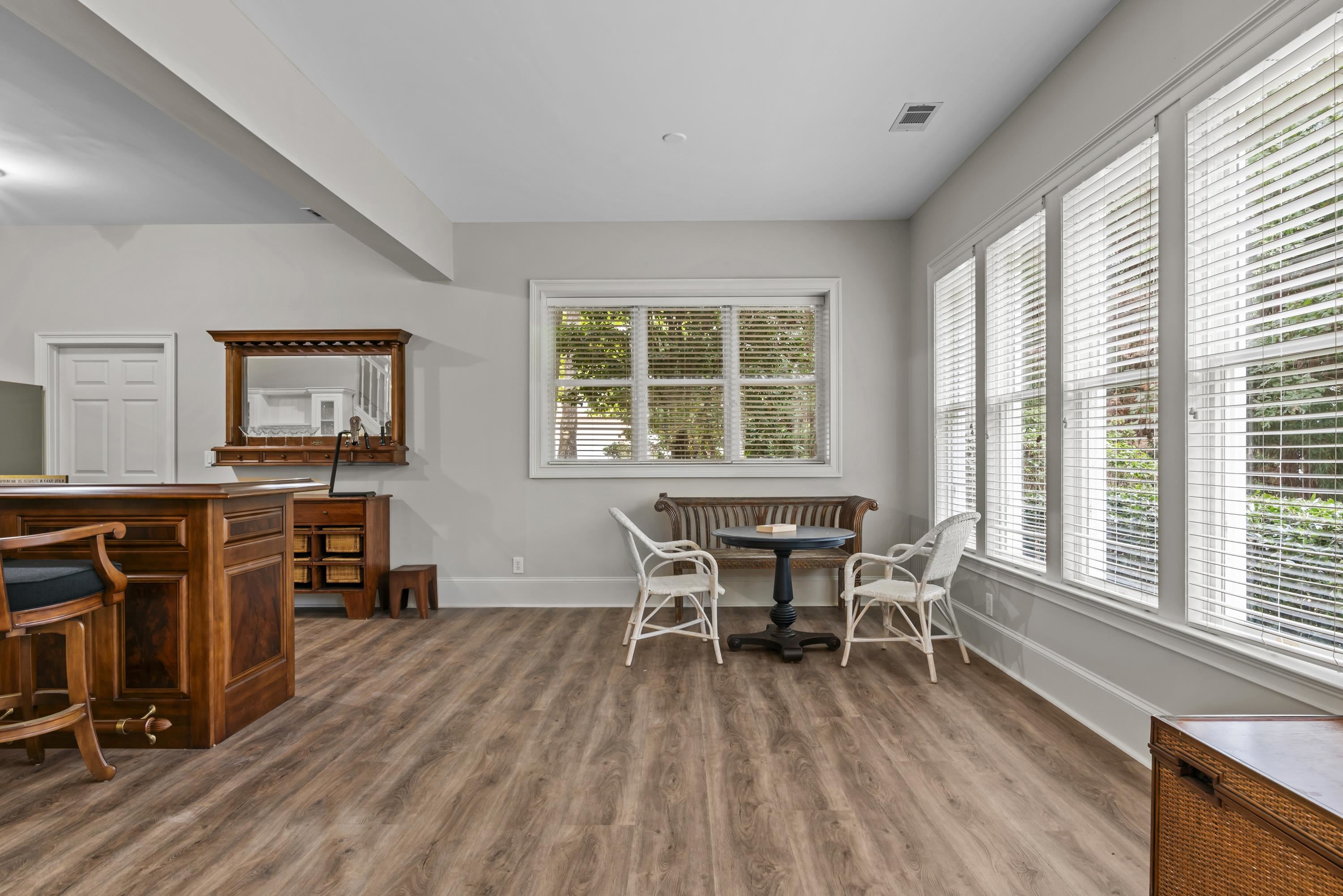 1061 GRESHAMS FORT