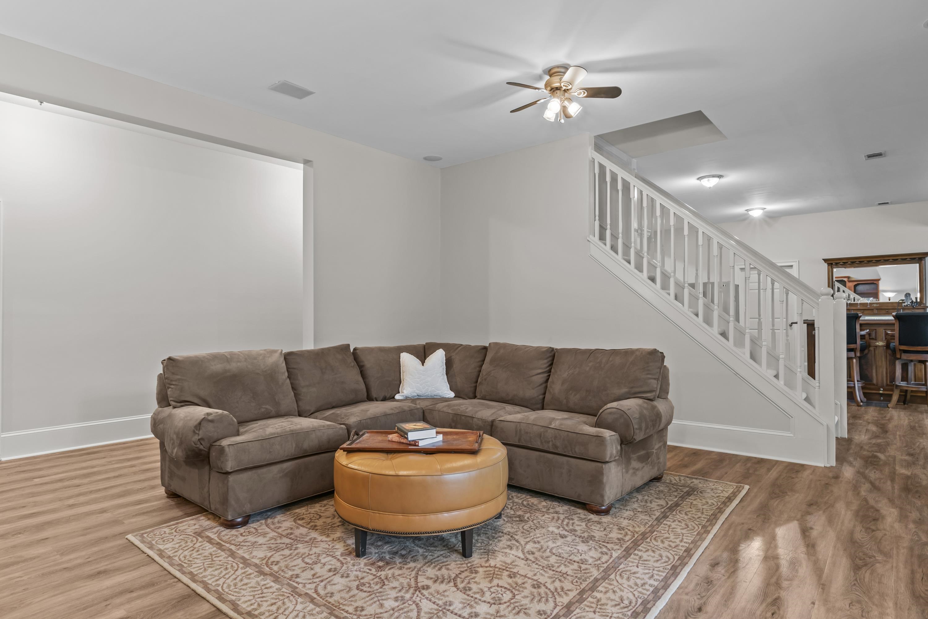 1061 GRESHAMS FORT