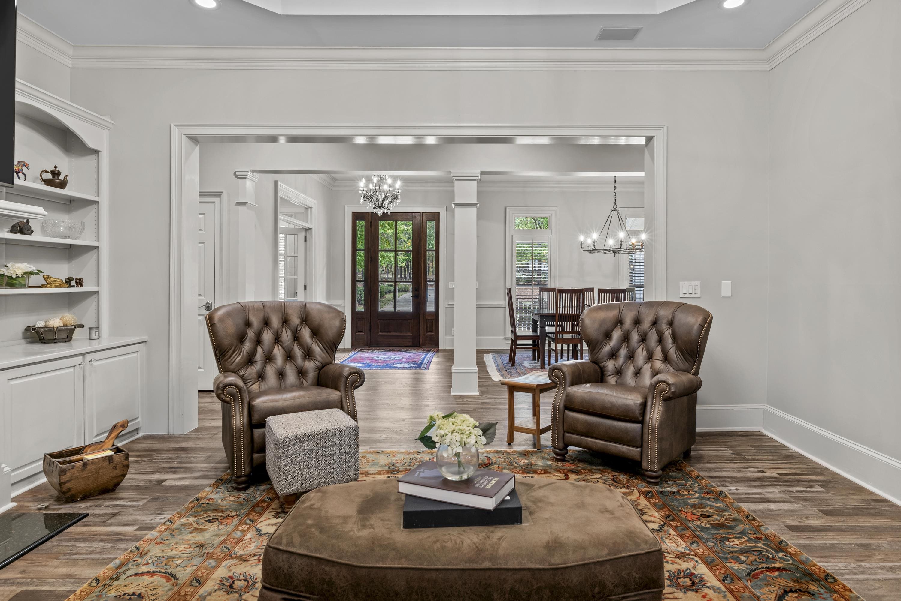 1061 GRESHAMS FORT