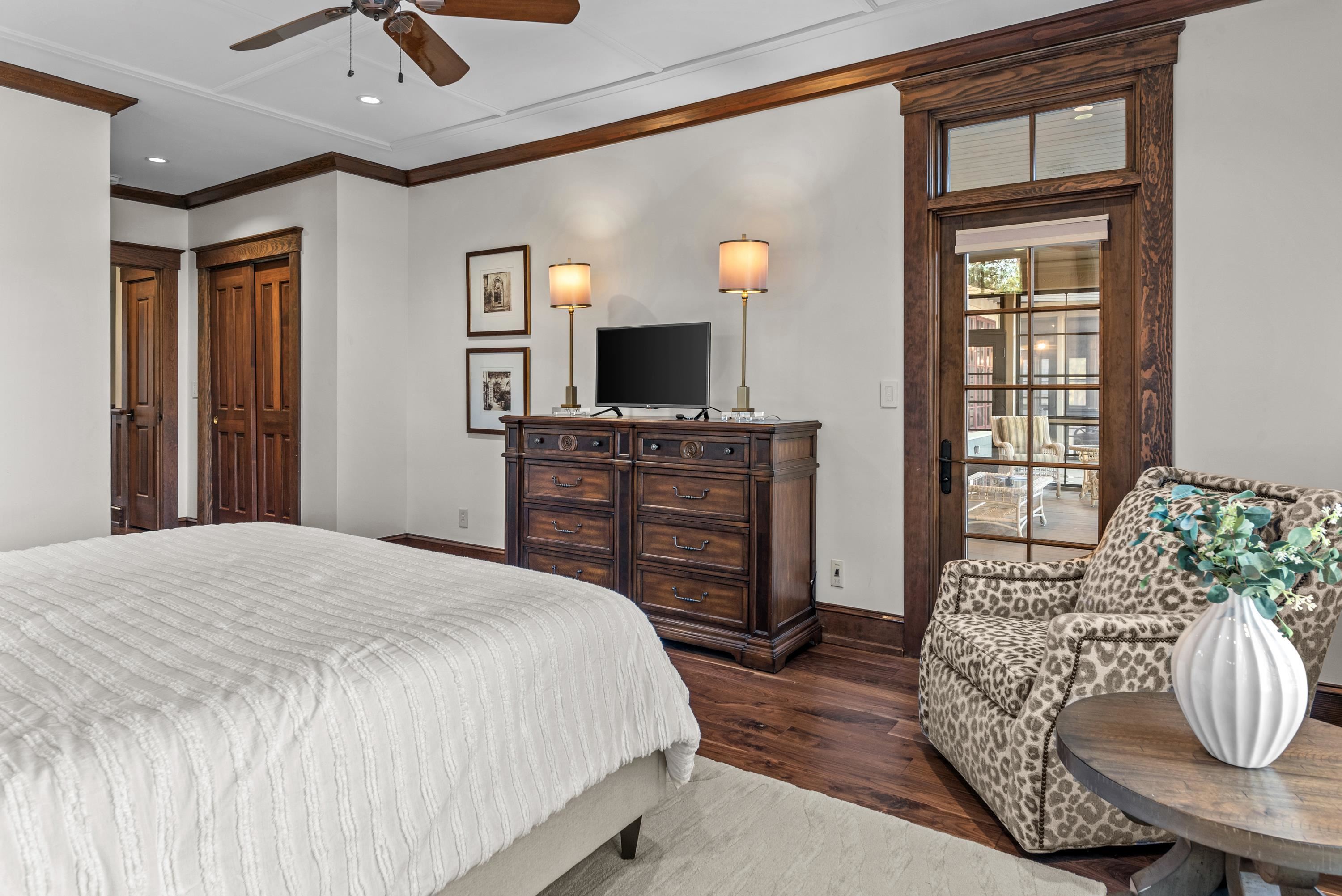 1210 COTTAGE LANE EAST
