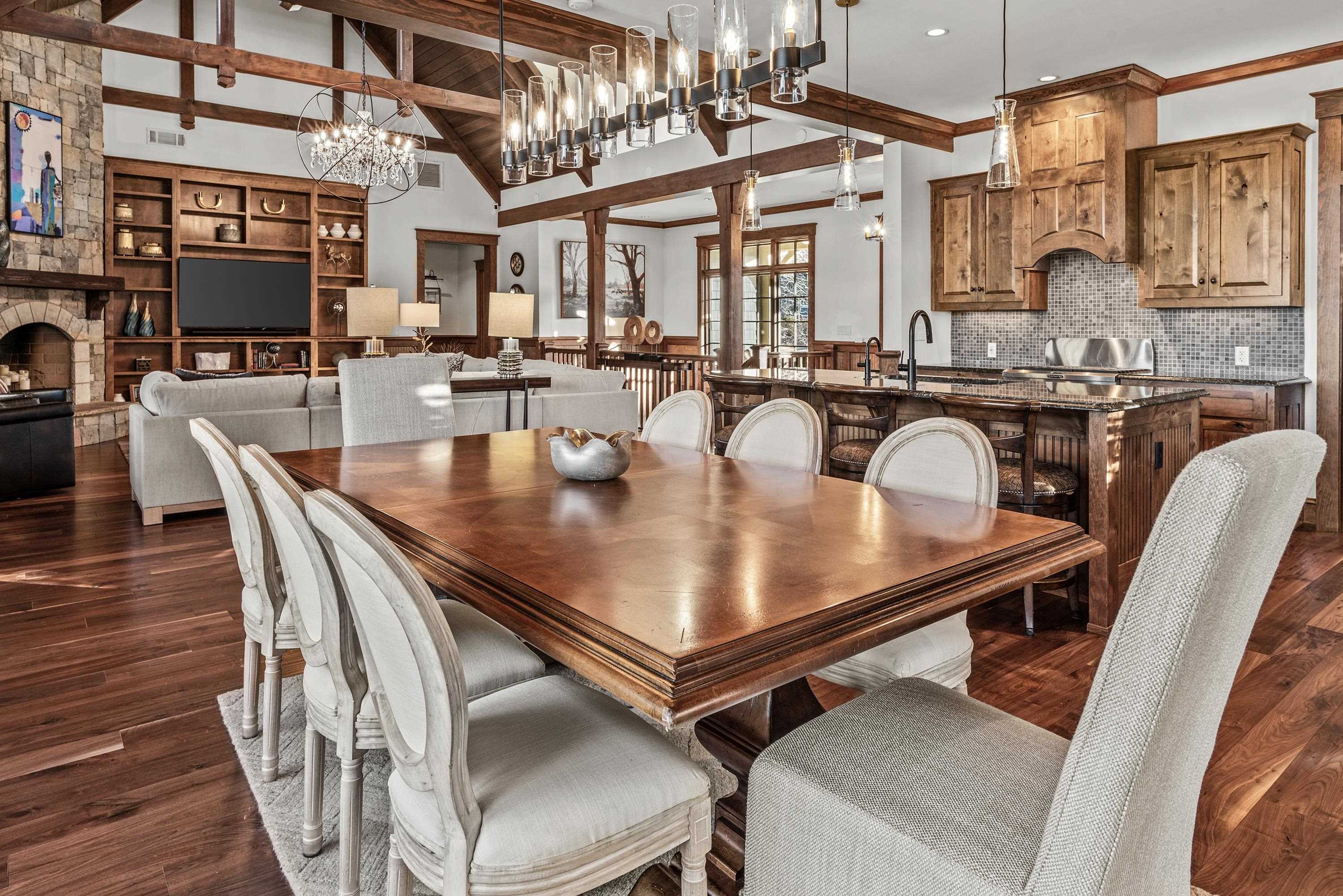 1210 COTTAGE LANE EAST