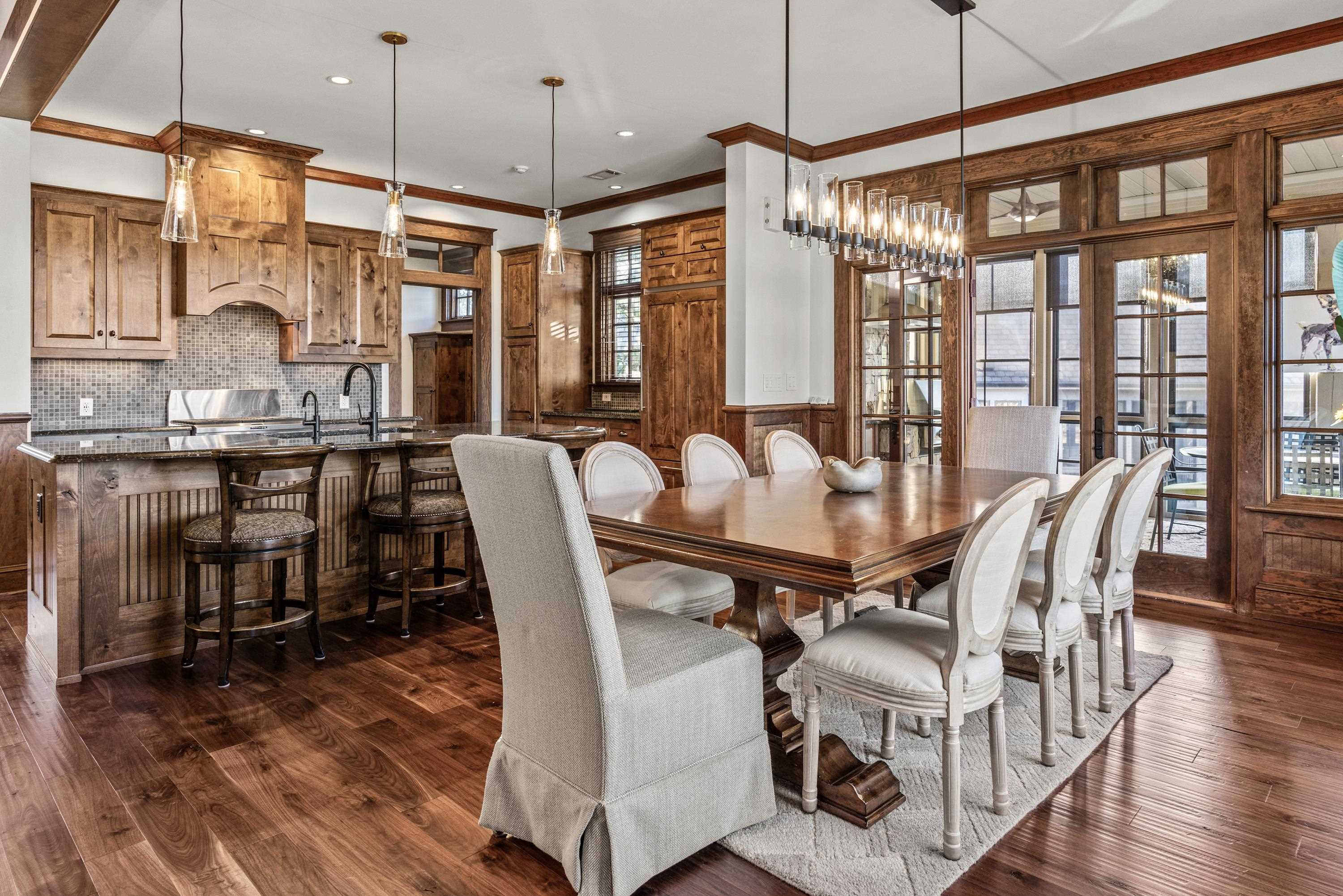1210 COTTAGE LANE EAST