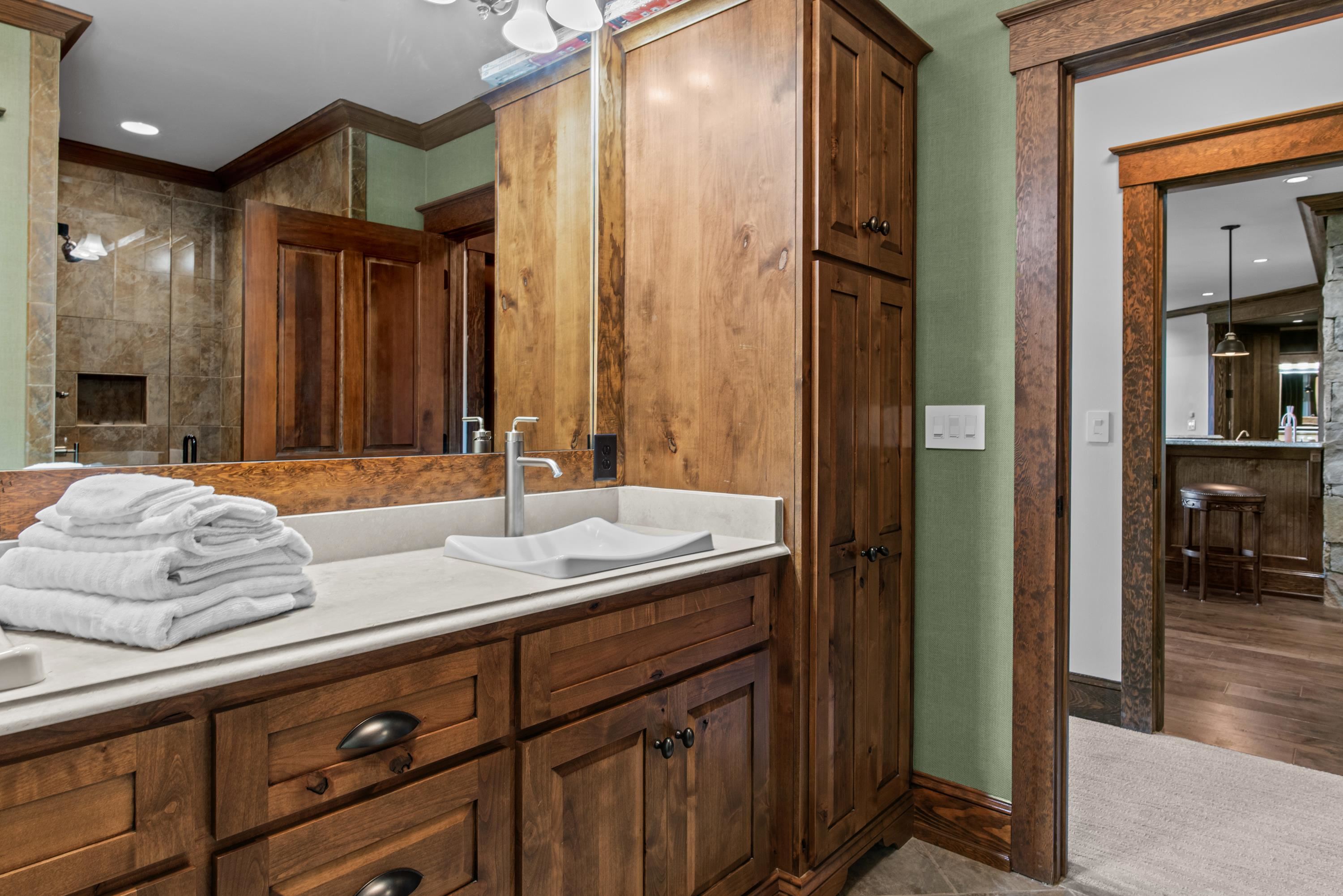 1210 COTTAGE LANE EAST
