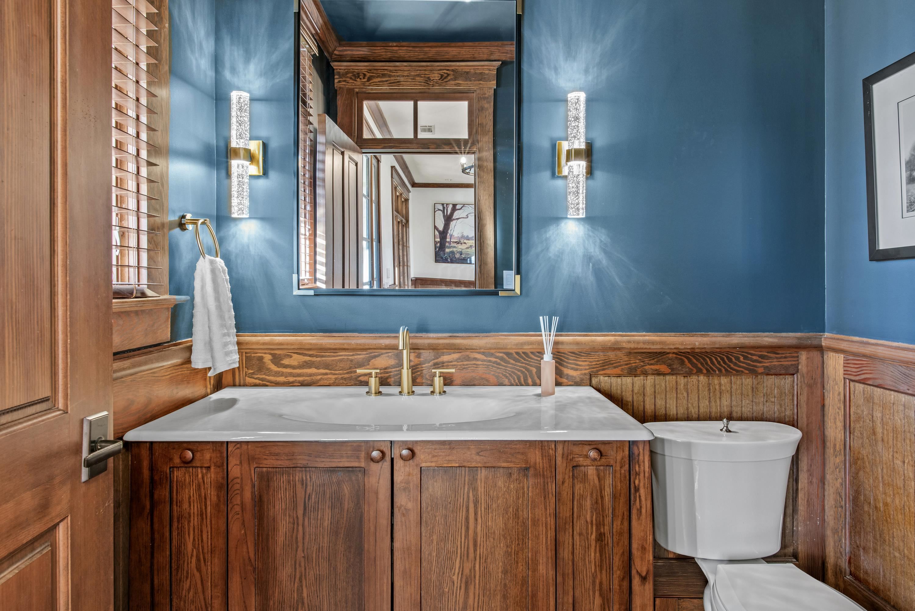1210 COTTAGE LANE EAST