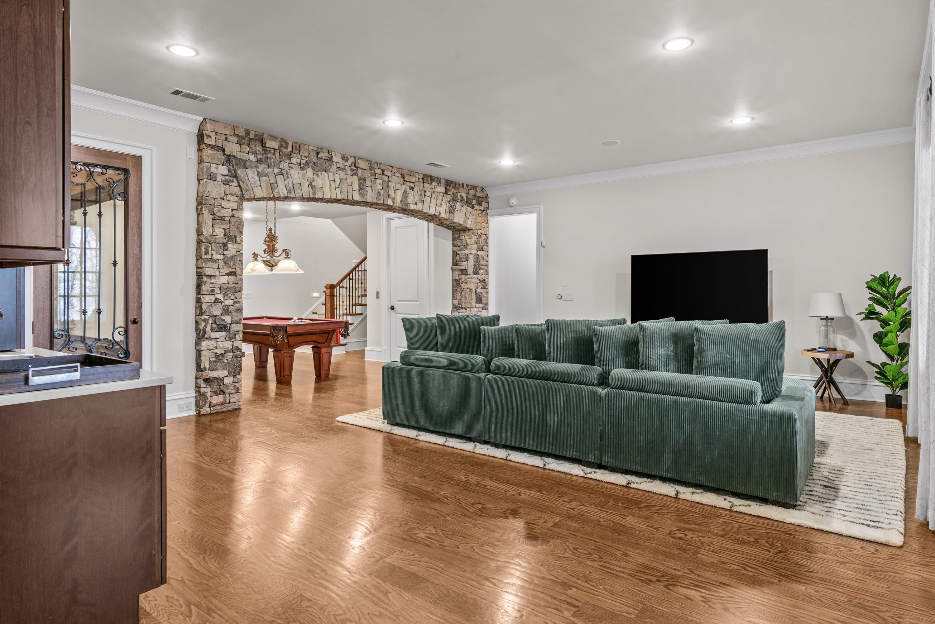 1030 RIDGE GROVE