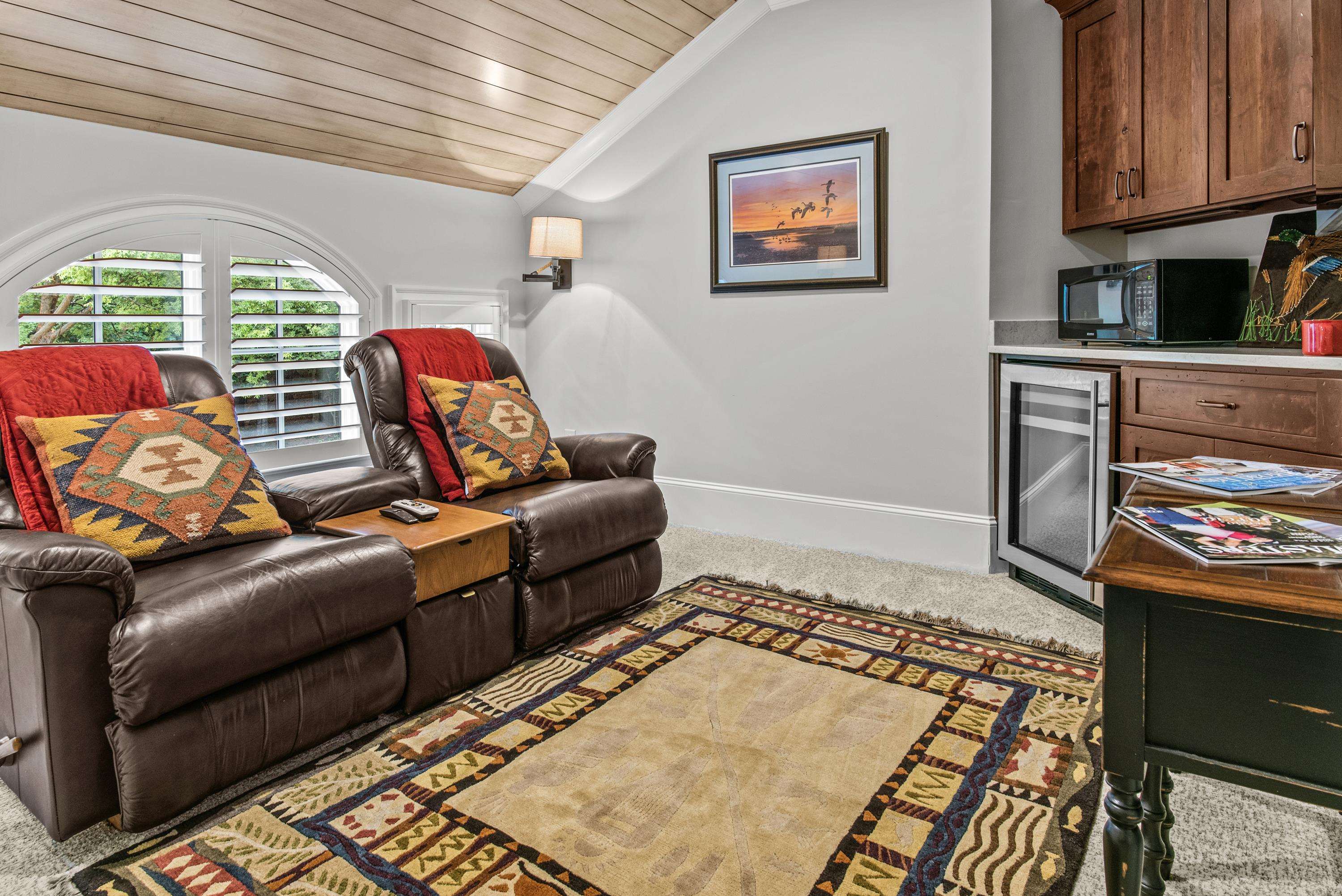 1831 PARROTTS POINTE ROAD