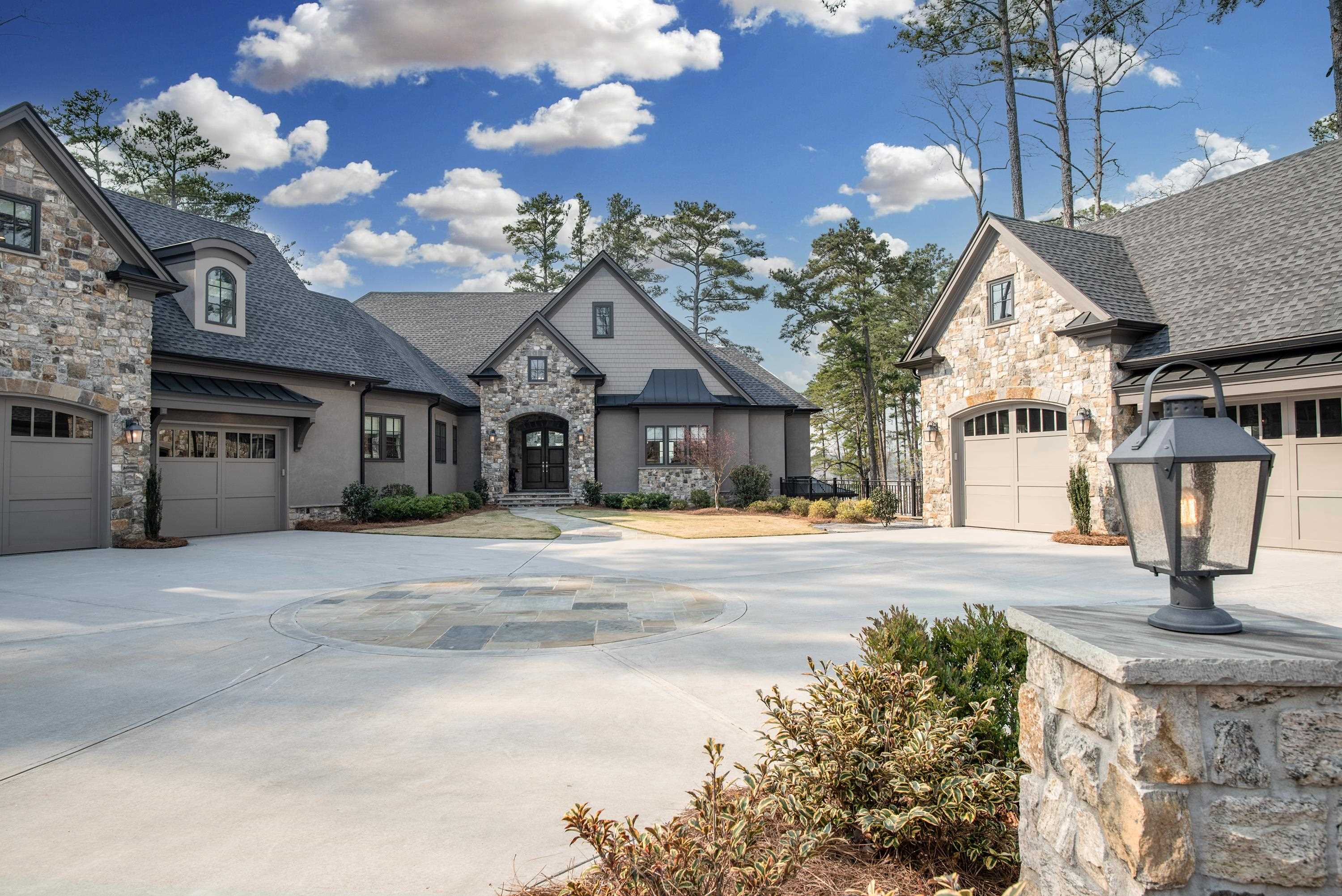 2781 LINGER LONGER DRIVE