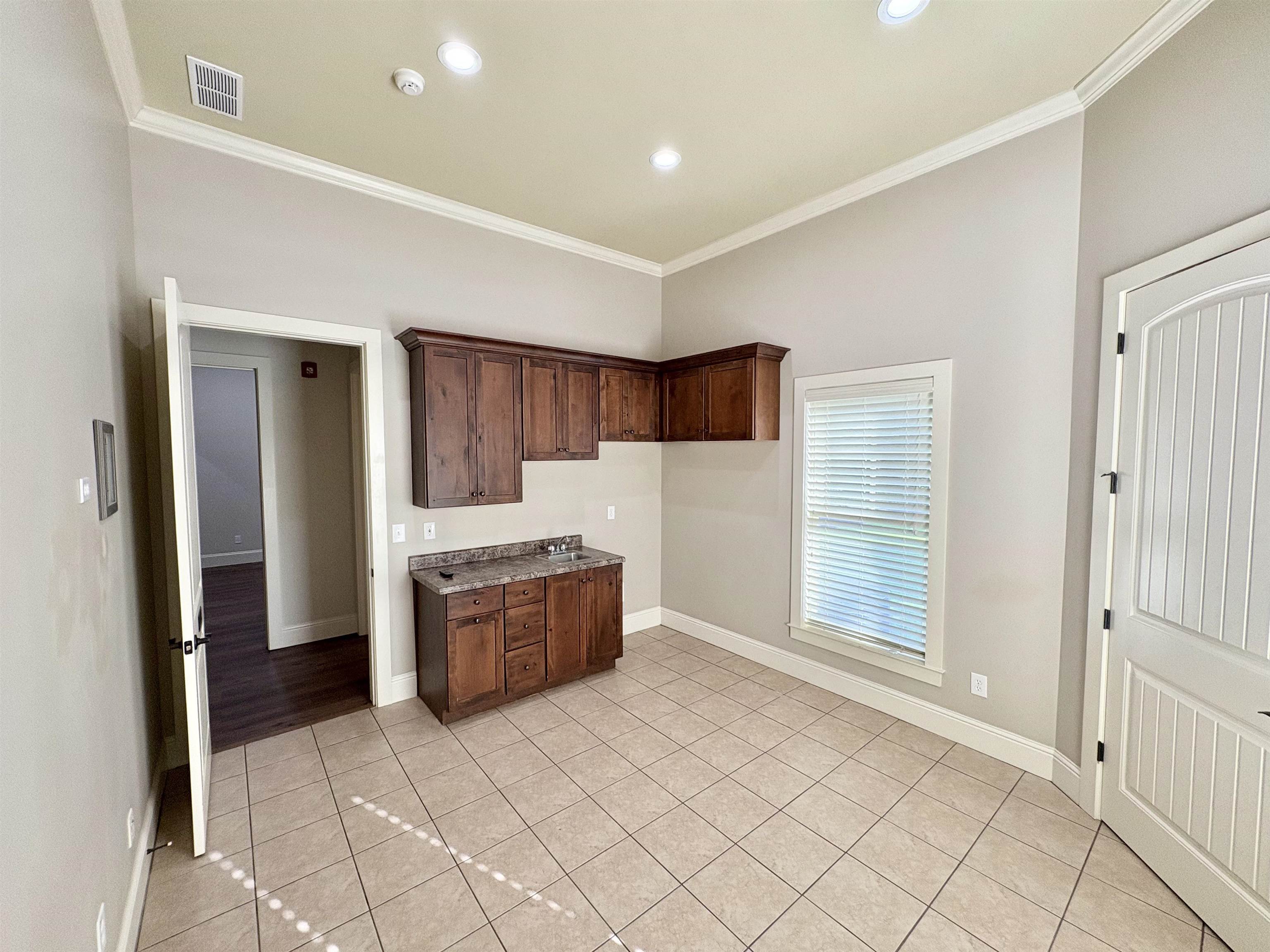 1129 LAKE OCONEE PARKWAY Unit: Suite 104