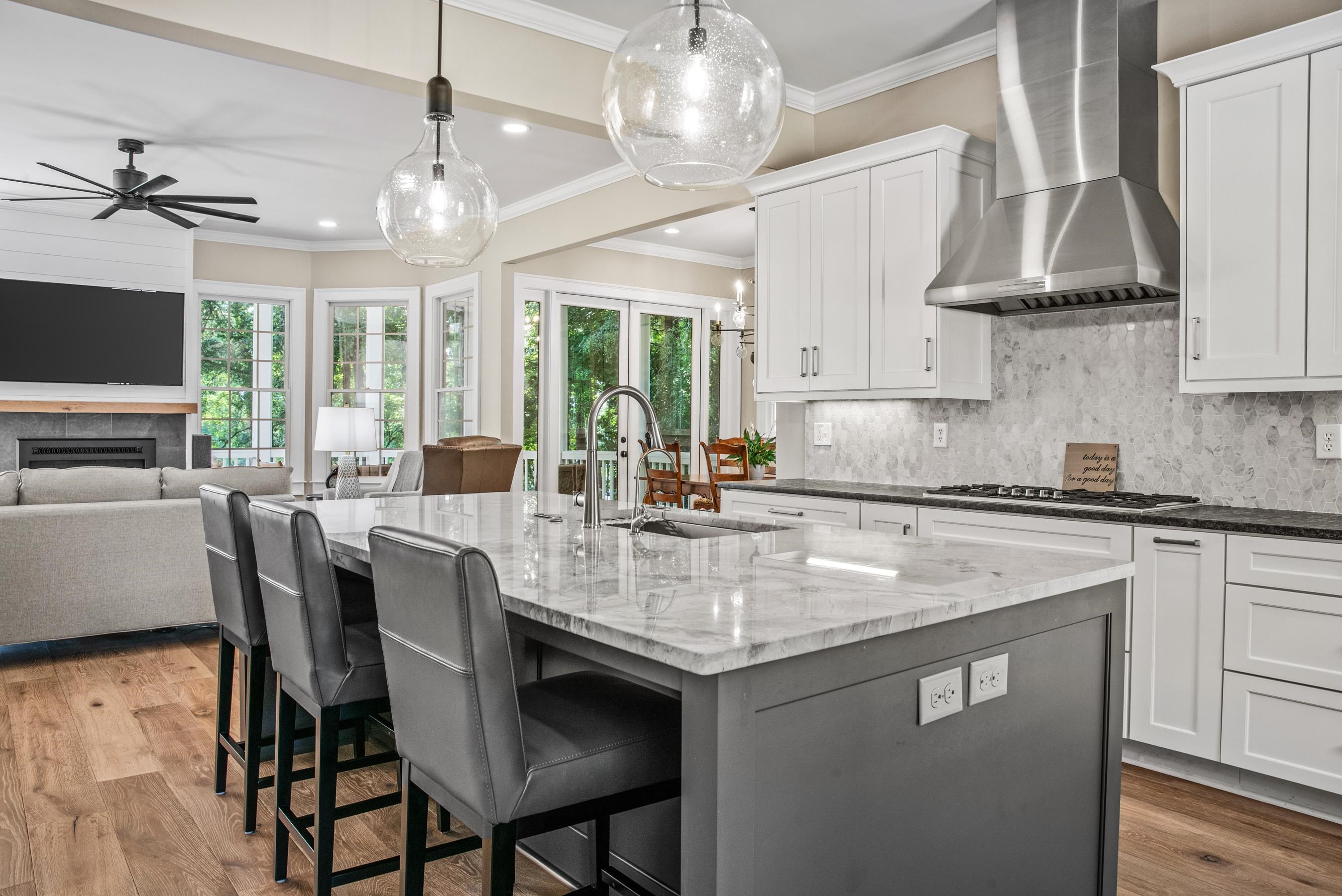 1210 MERCER TRAIL