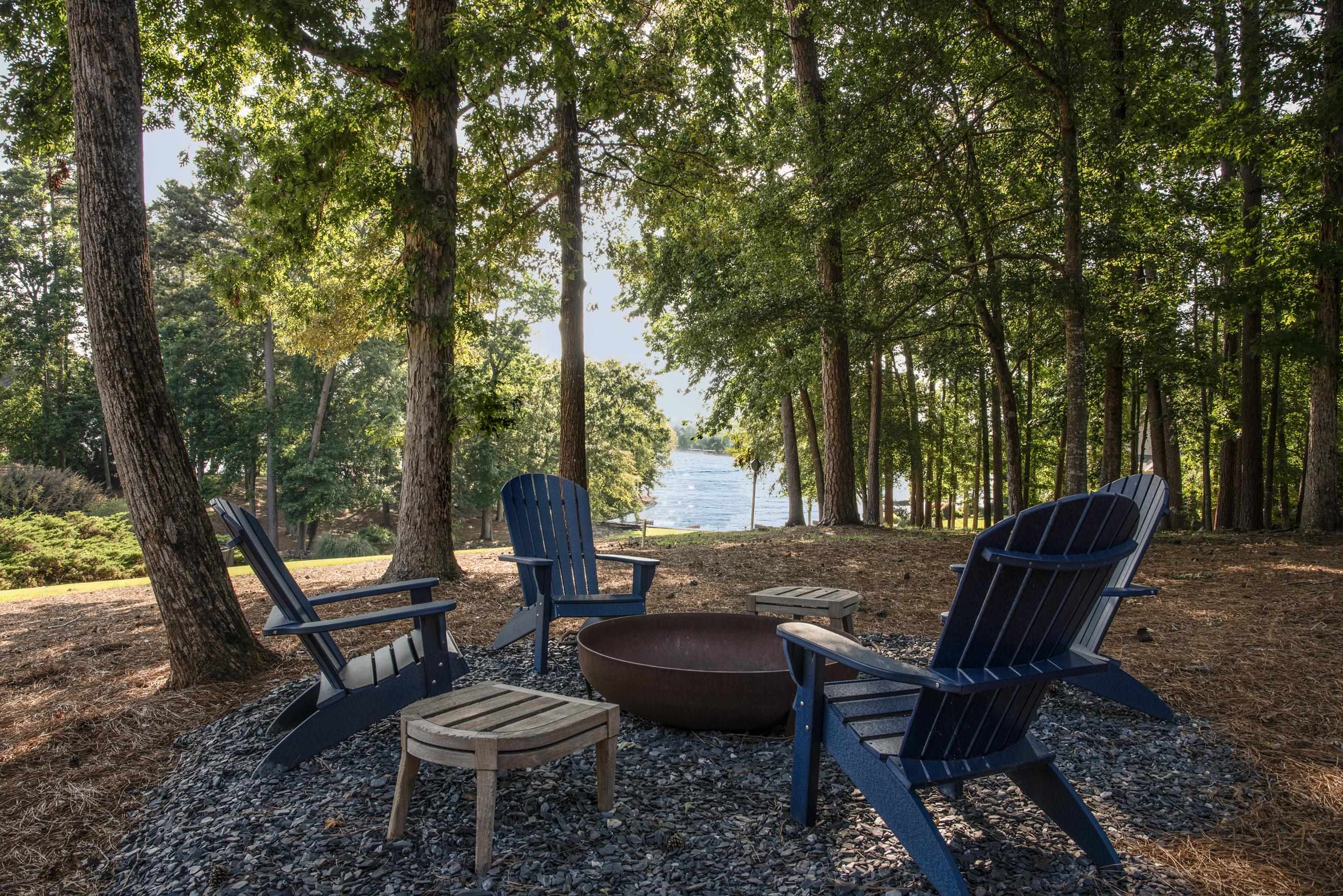 1210 MERCER TRAIL