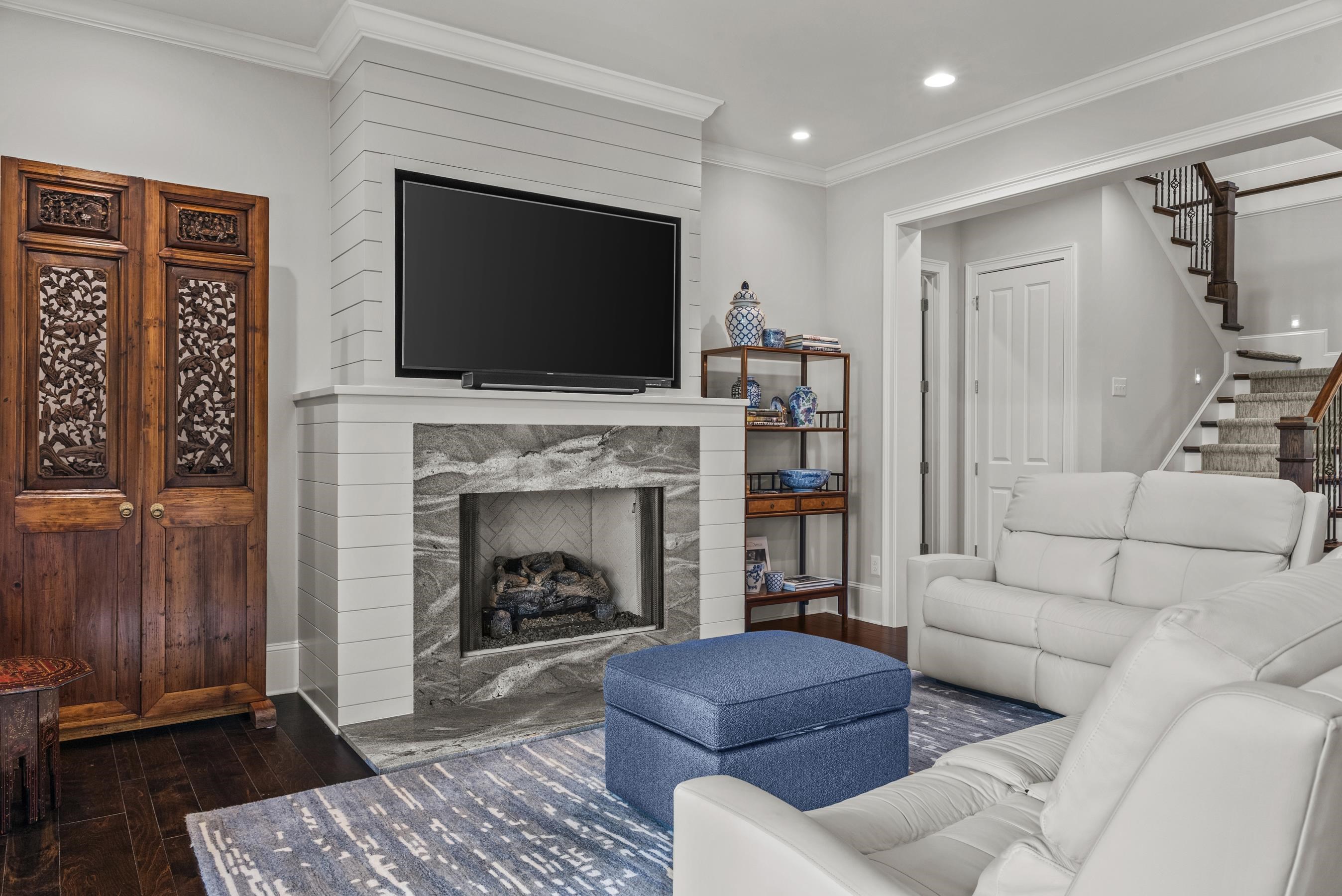 1081 ANGEL POND WEST