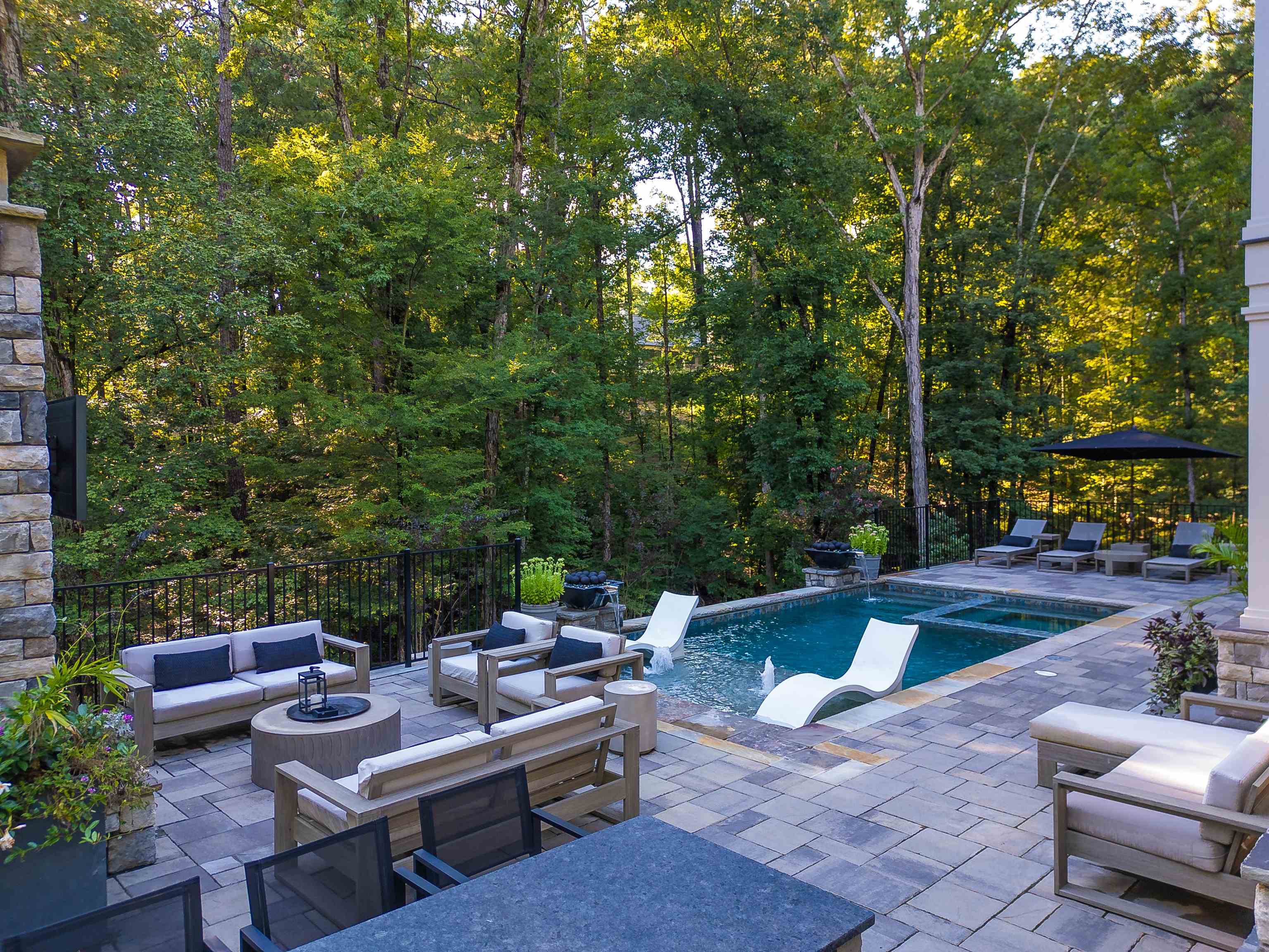 1091 JONES BLUFF COURT