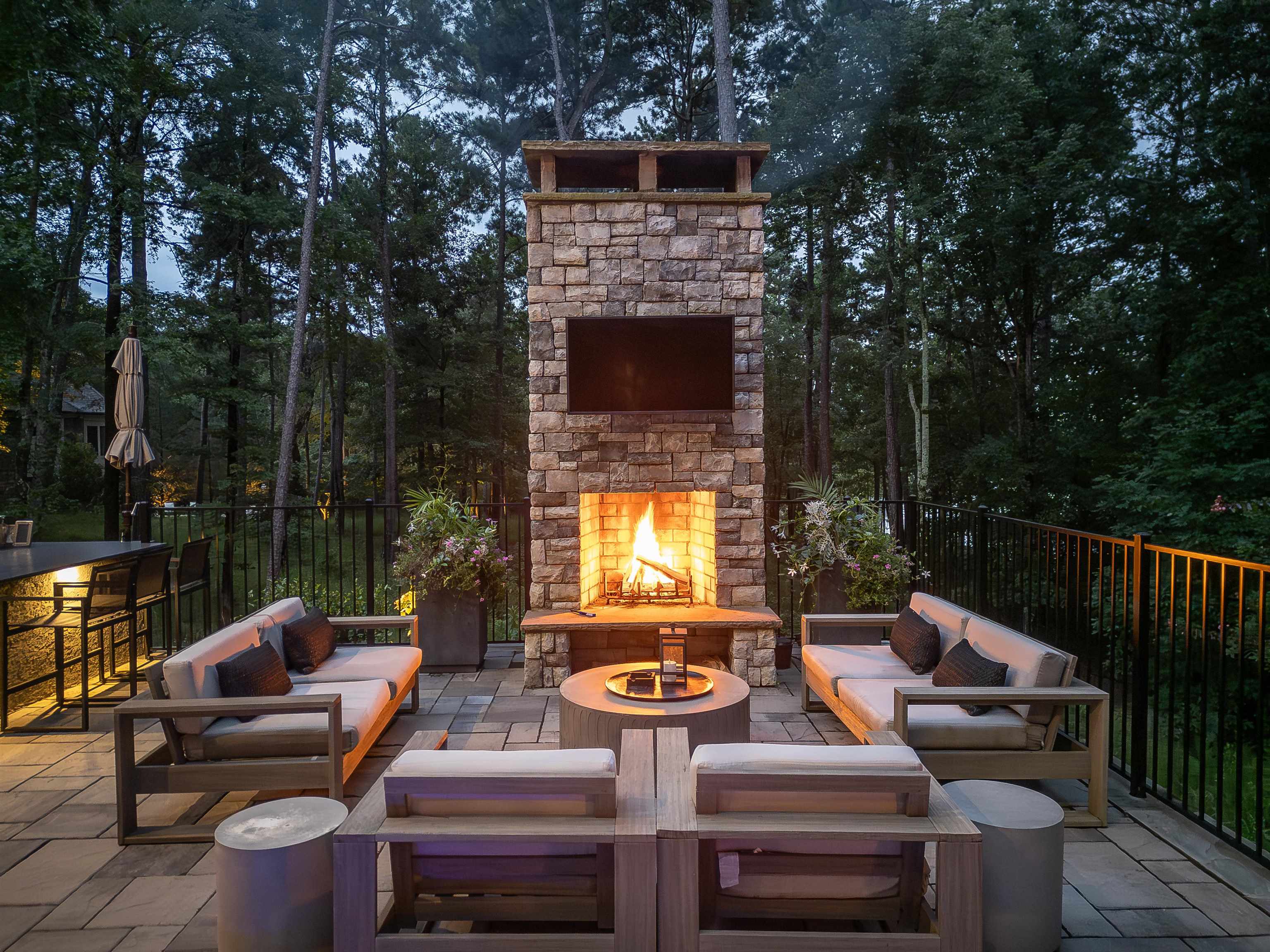 1091 JONES BLUFF COURT