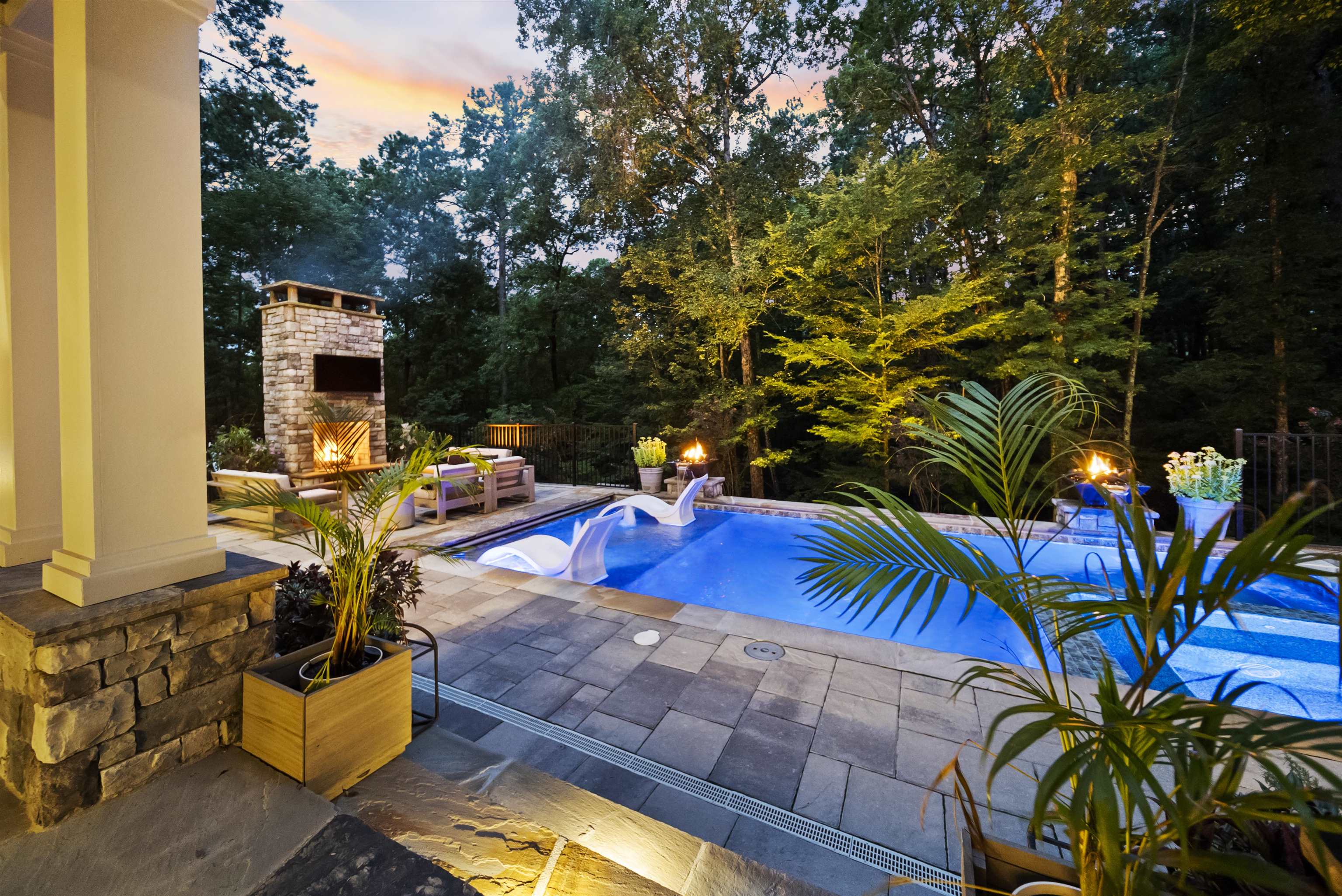 1091 JONES BLUFF COURT