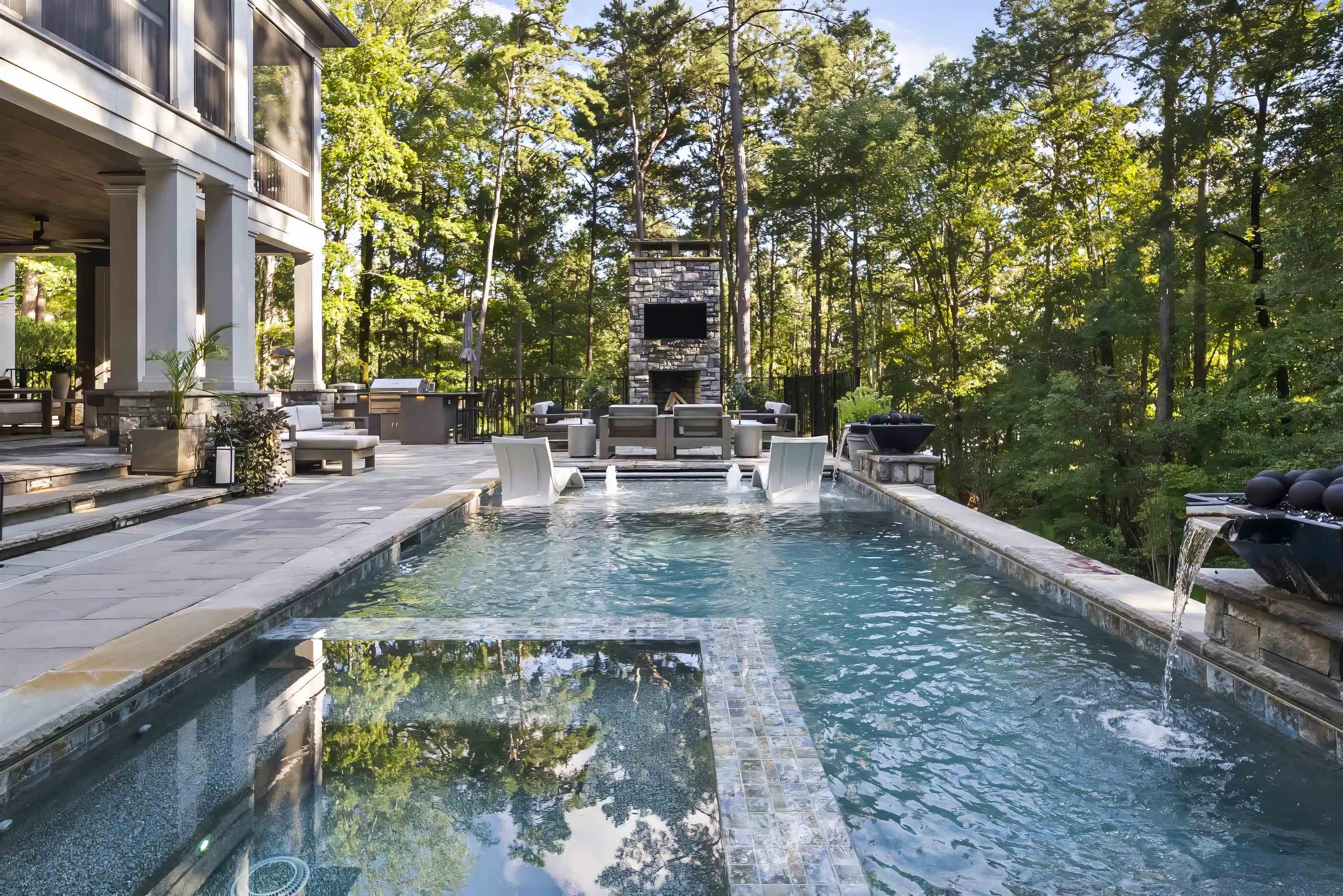 1091 JONES BLUFF COURT