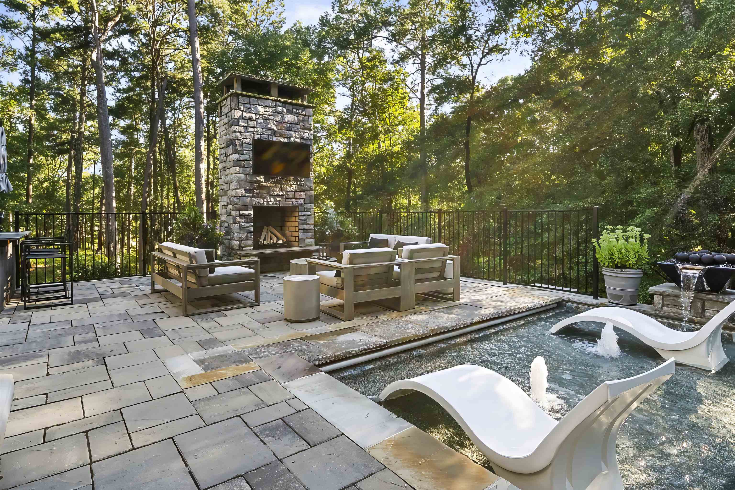 1091 JONES BLUFF COURT
