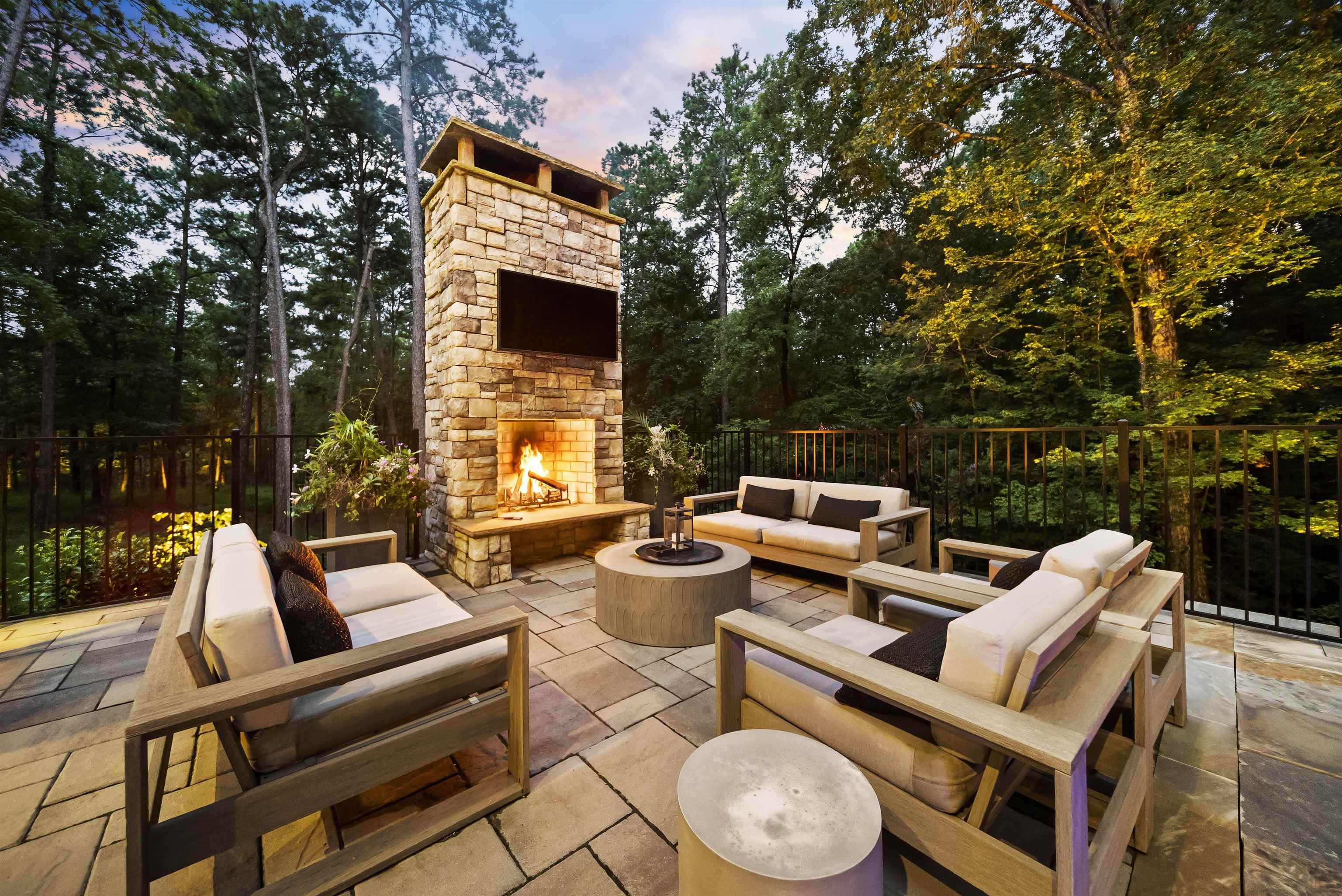 1091 JONES BLUFF COURT