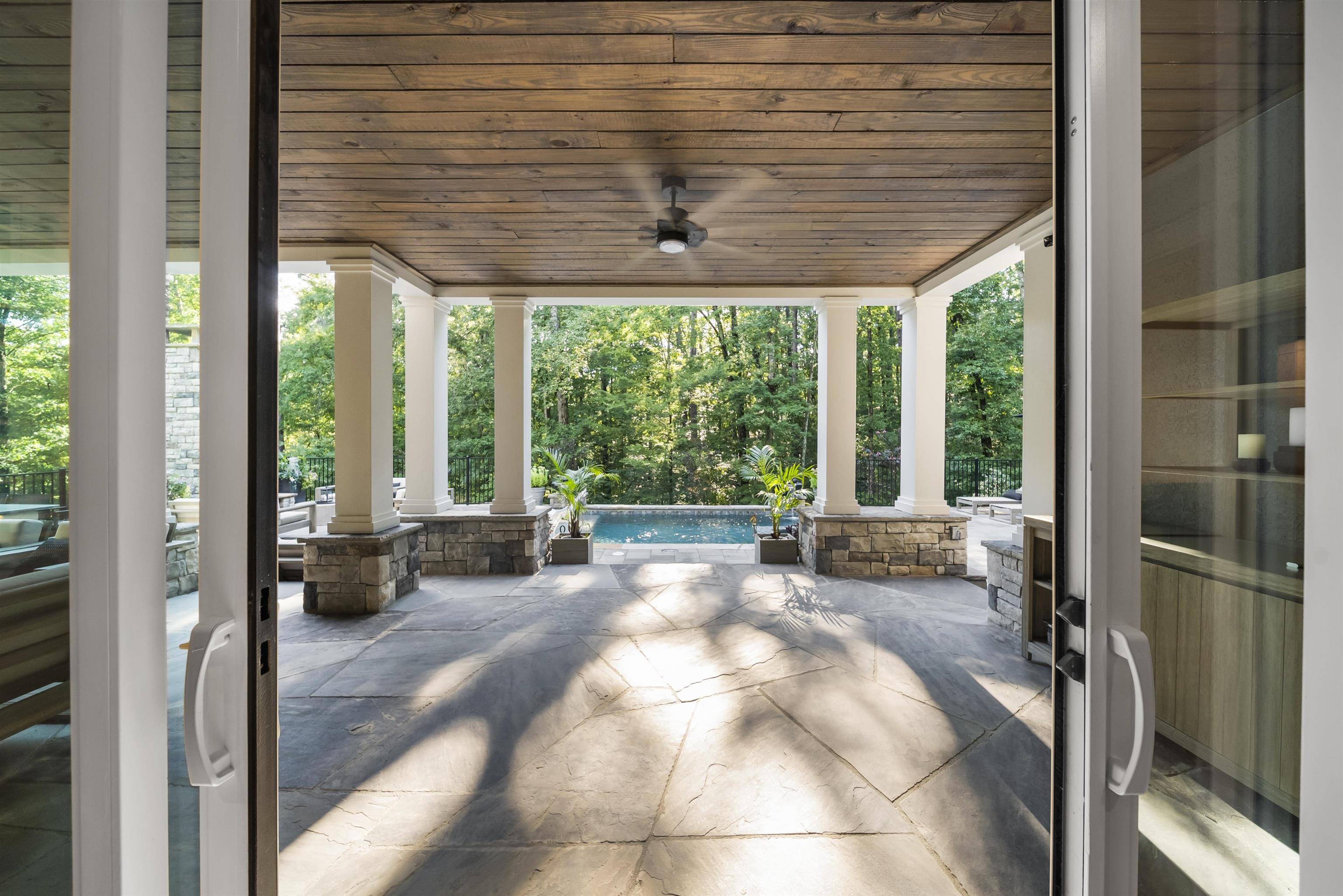 1091 JONES BLUFF COURT