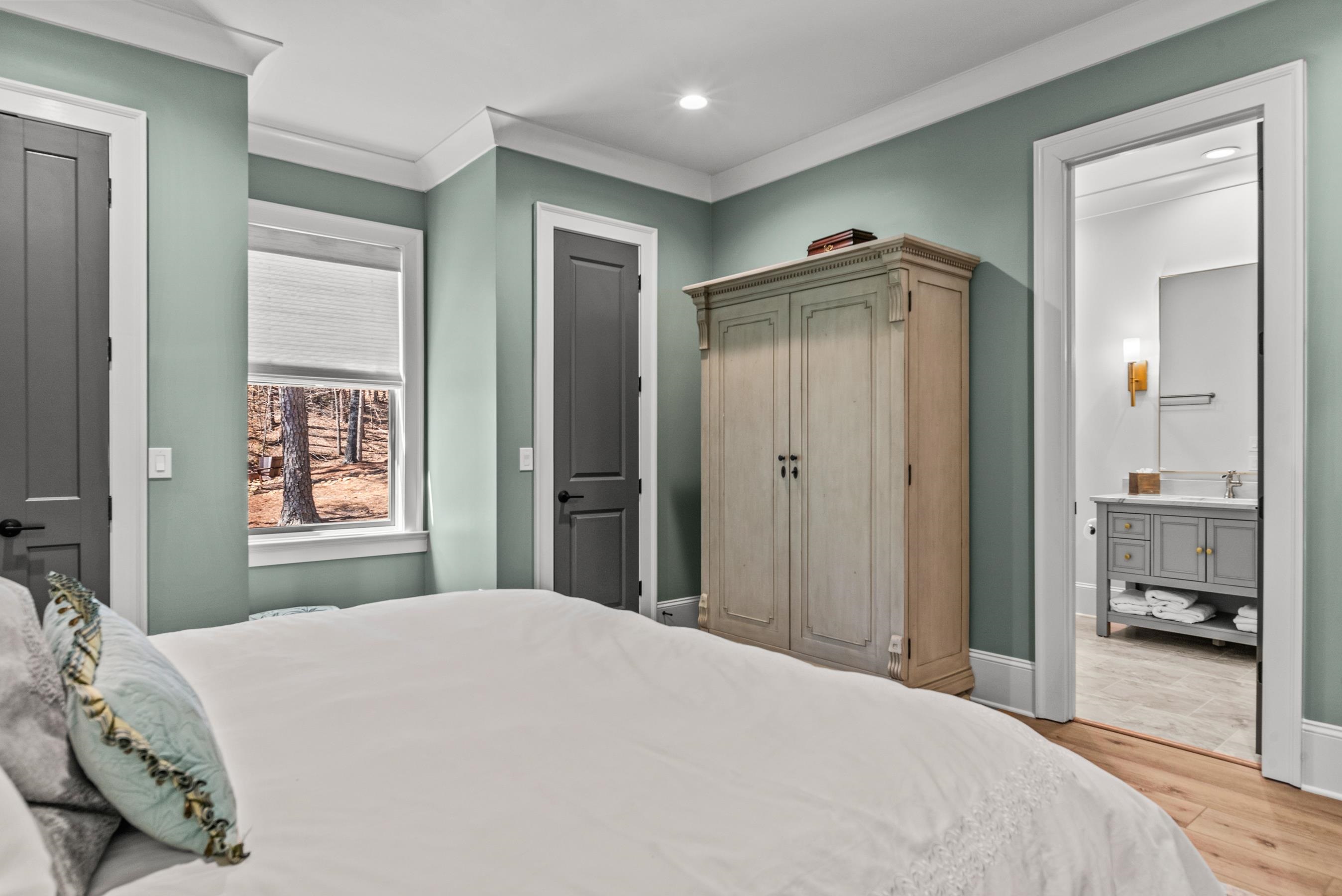 1051 LIBERTY BLUFF LANE