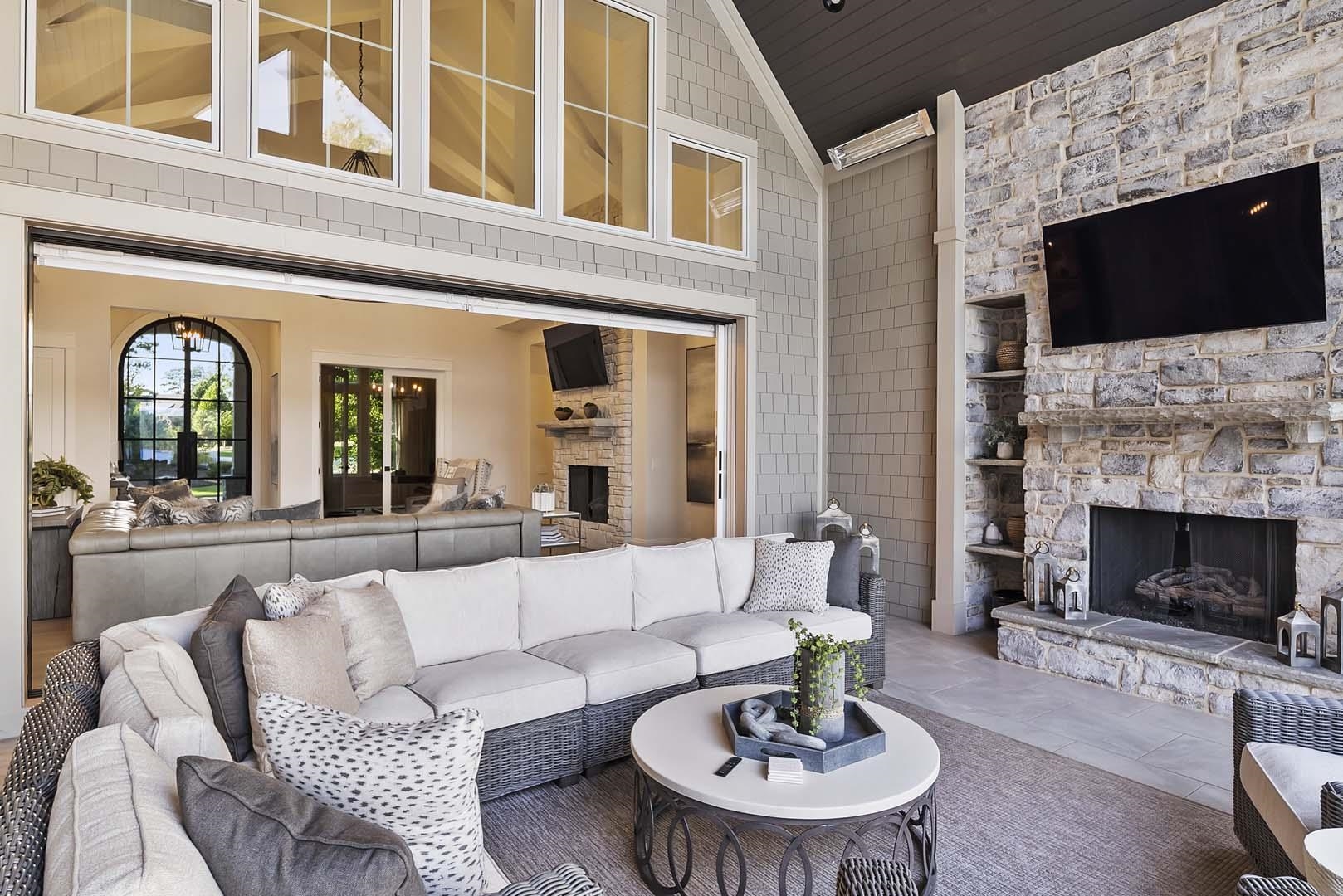 2960 LINGER LONGER DRIVE