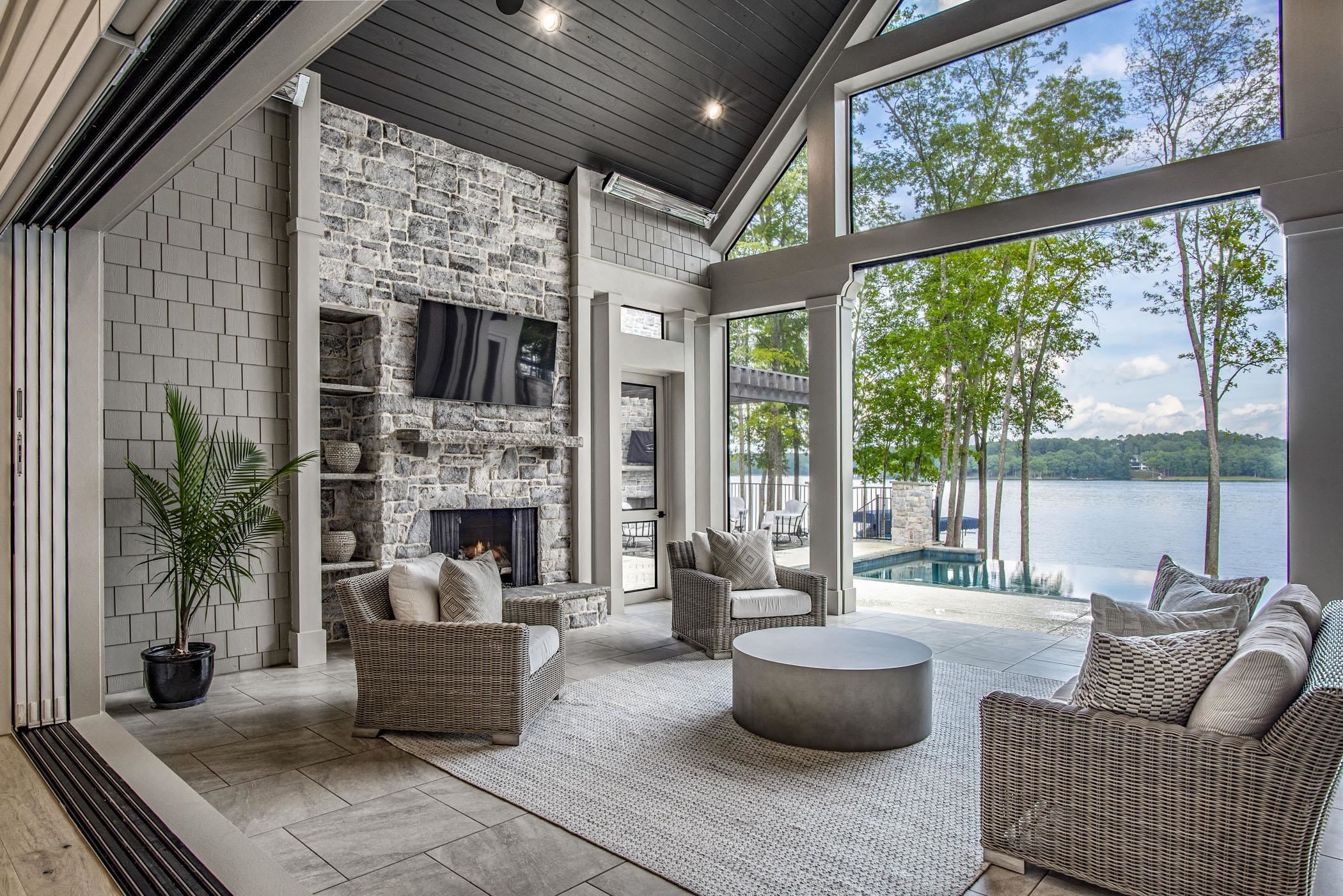 2960 LINGER LONGER DRIVE