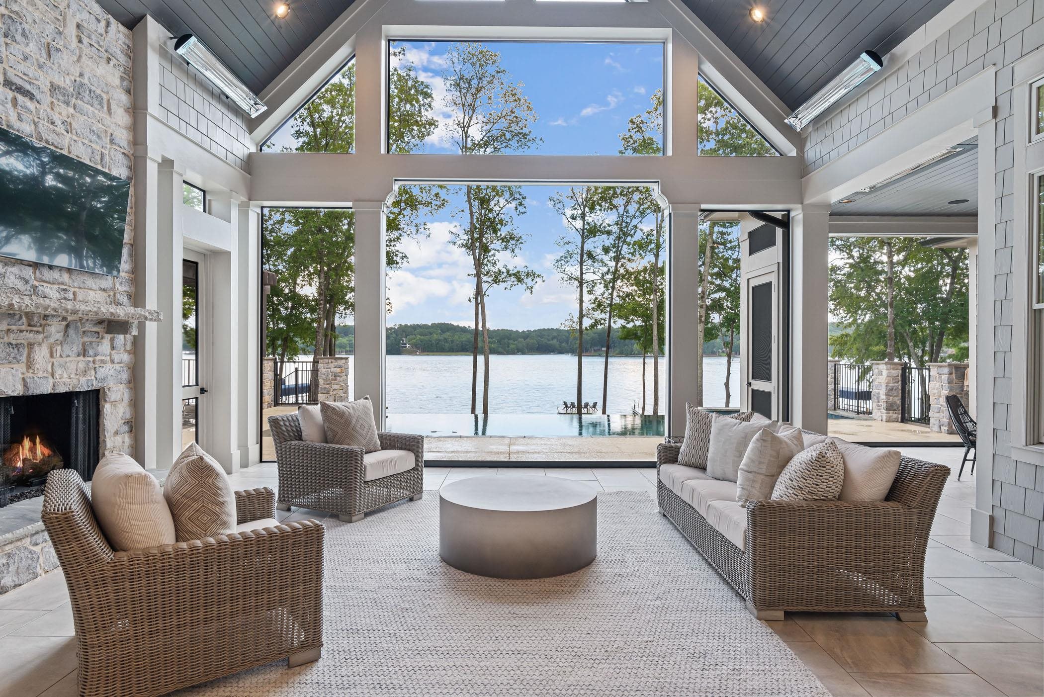 2960 LINGER LONGER DRIVE