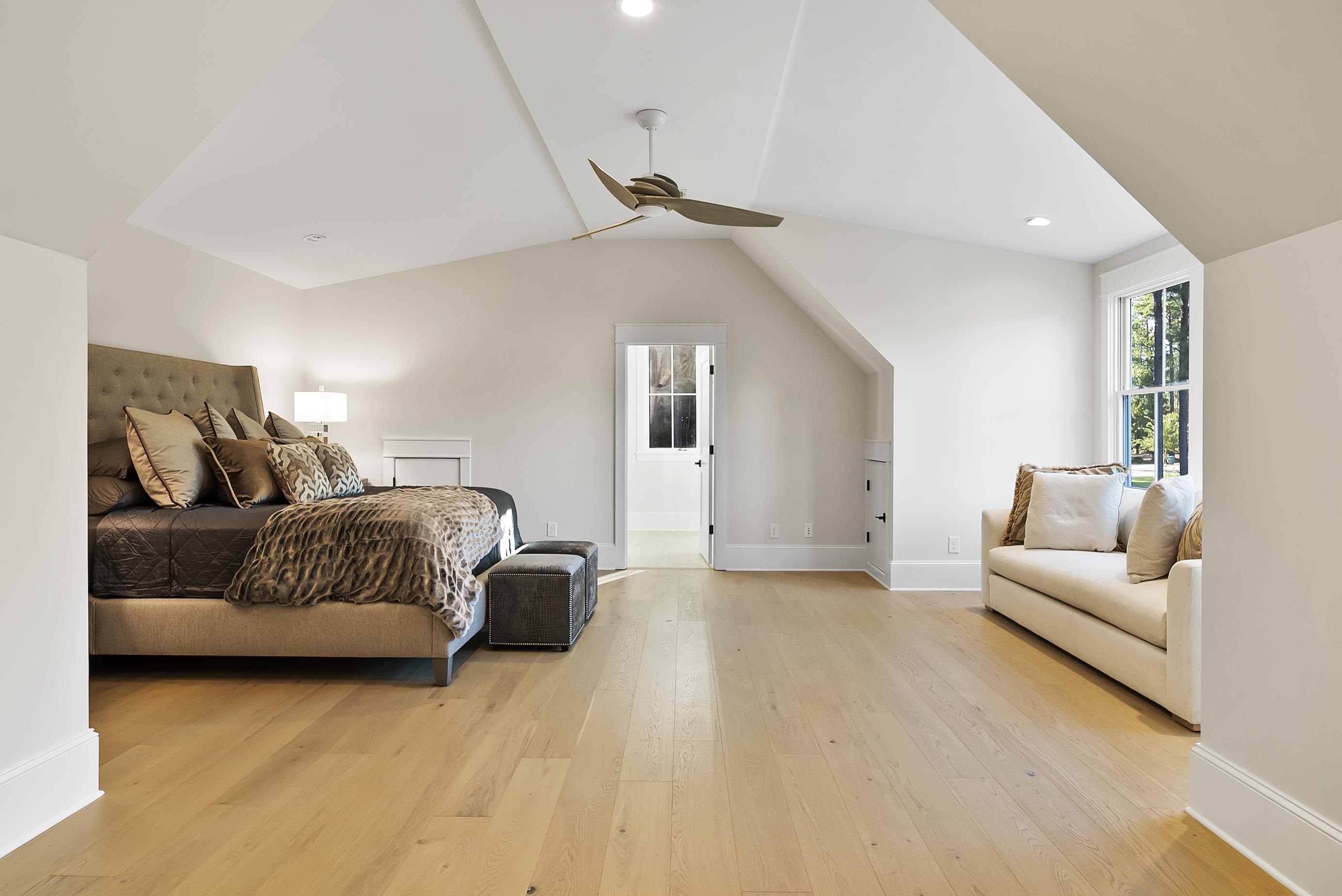 2960 LINGER LONGER DRIVE