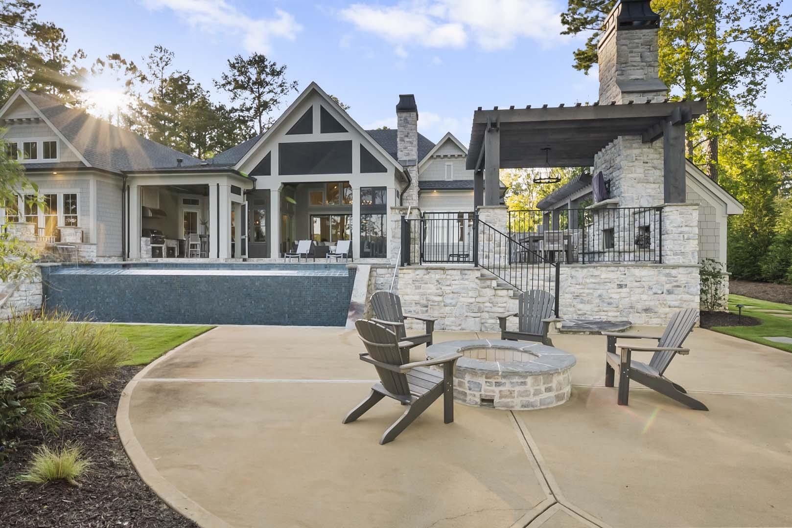 2960 LINGER LONGER DRIVE