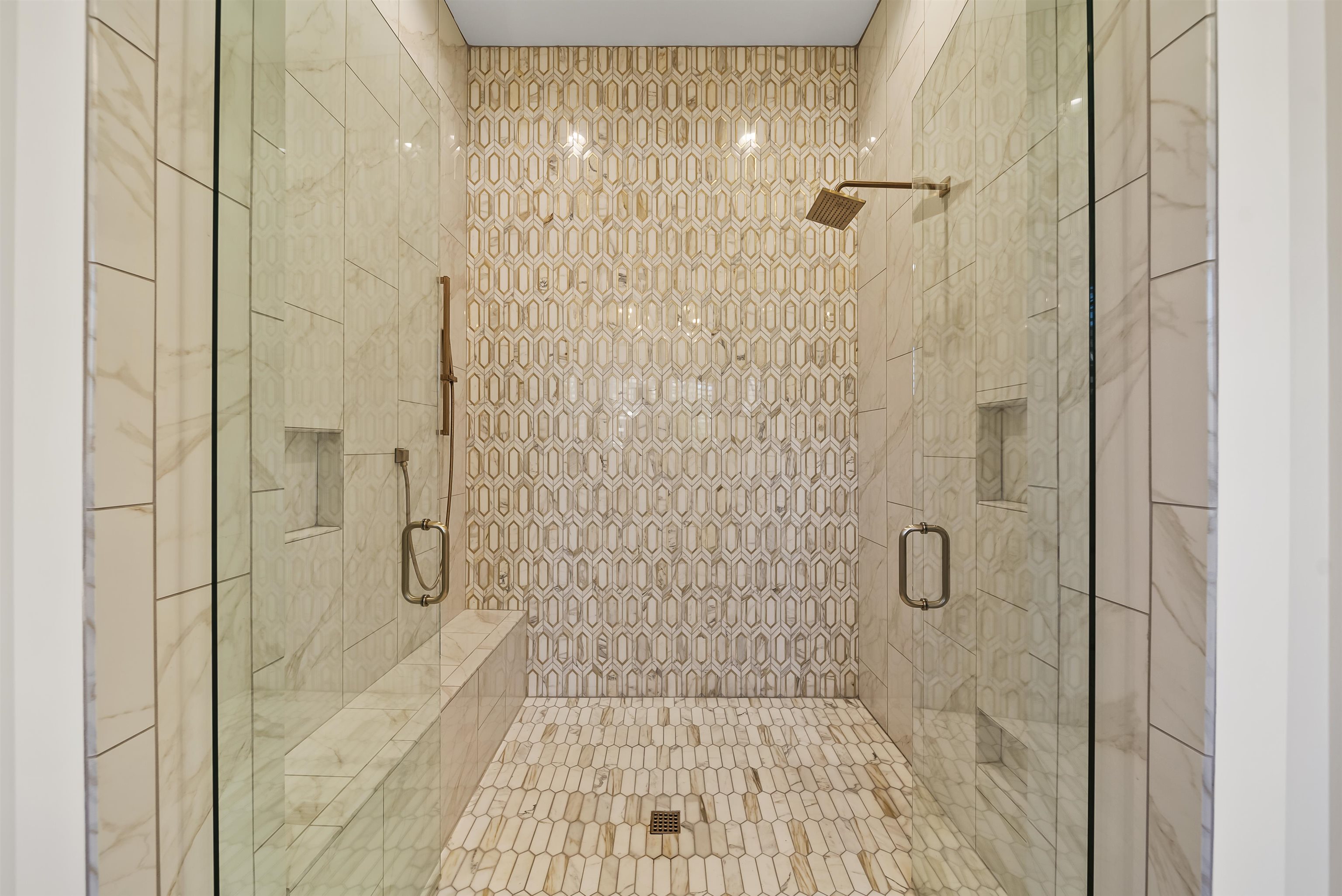 2960 LINGER LONGER DRIVE