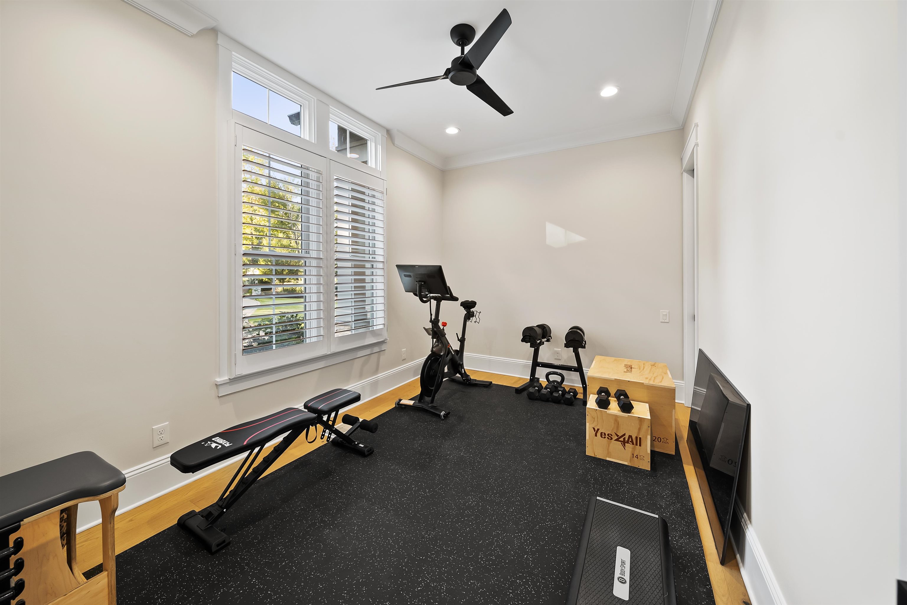 2960 LINGER LONGER DRIVE