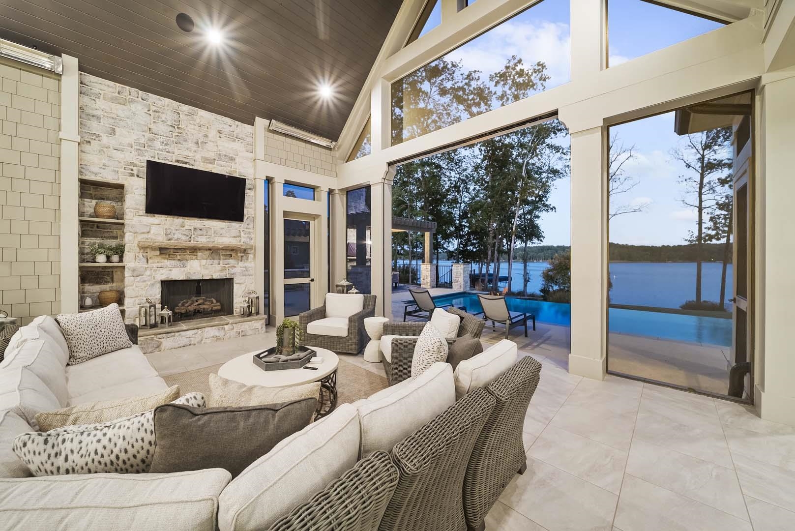 2960 LINGER LONGER DRIVE