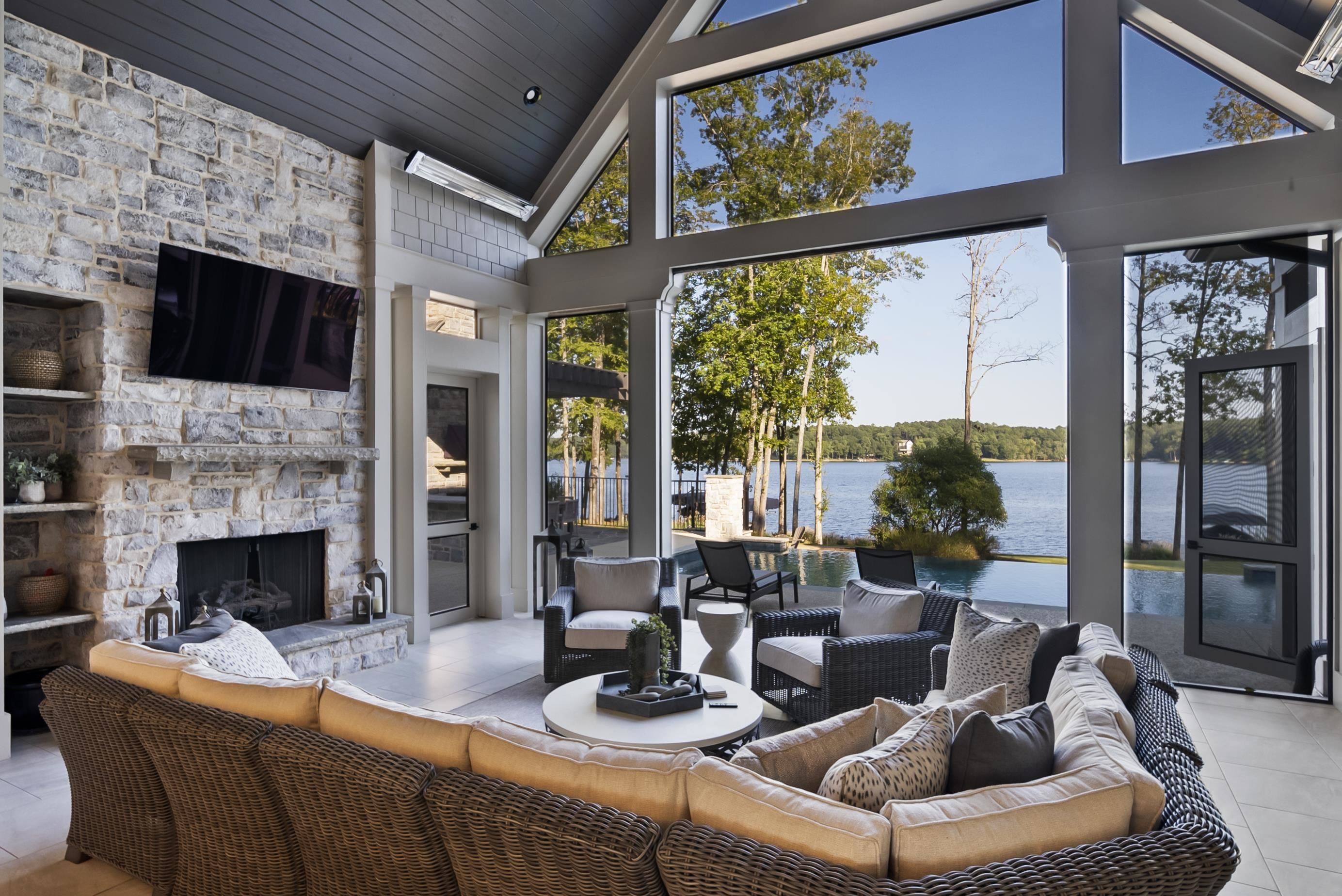 2960 LINGER LONGER DRIVE