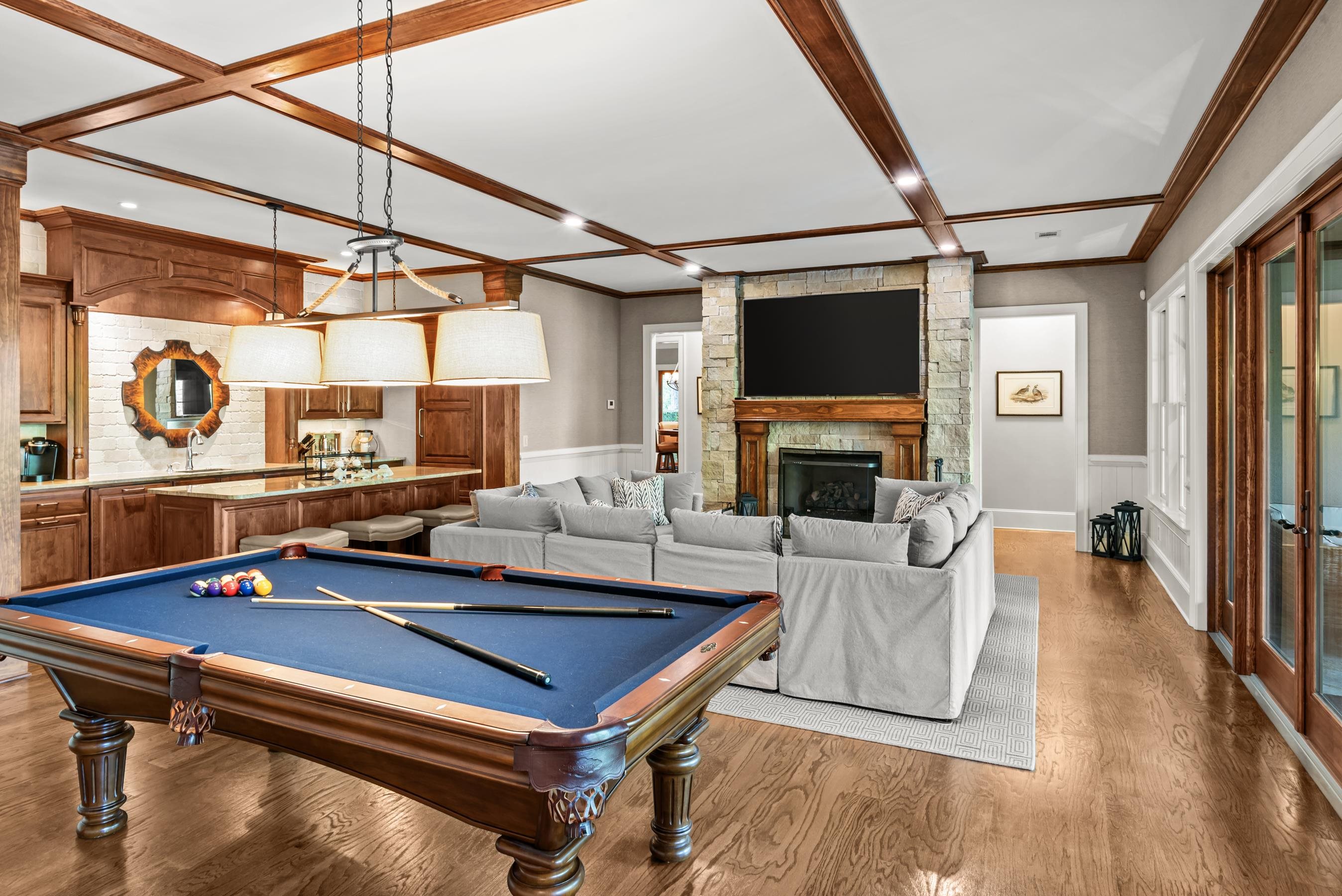 2030 LINGER LONGER DRIVE