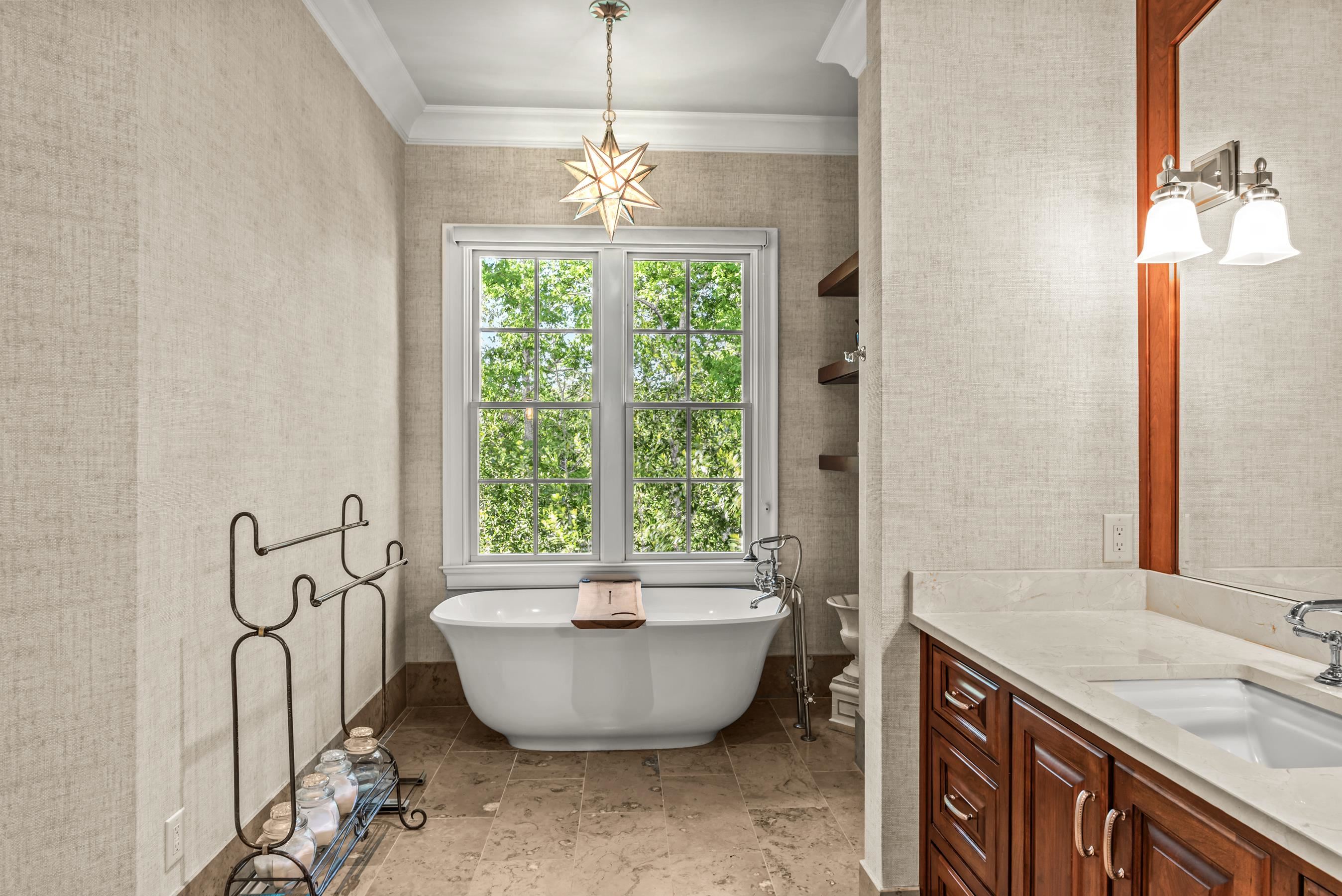 2030 LINGER LONGER DRIVE