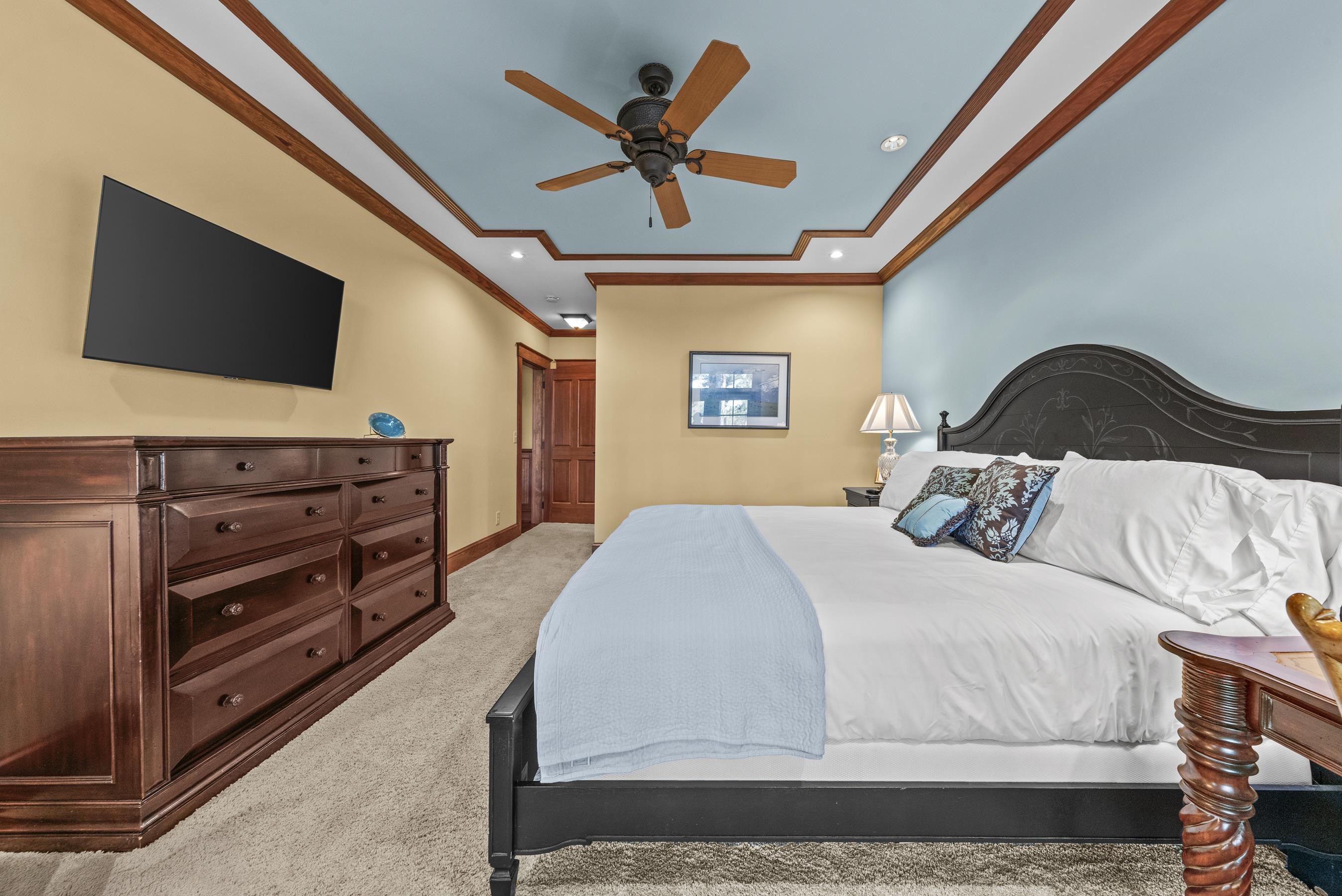 1230 COTTAGE LANE EAST