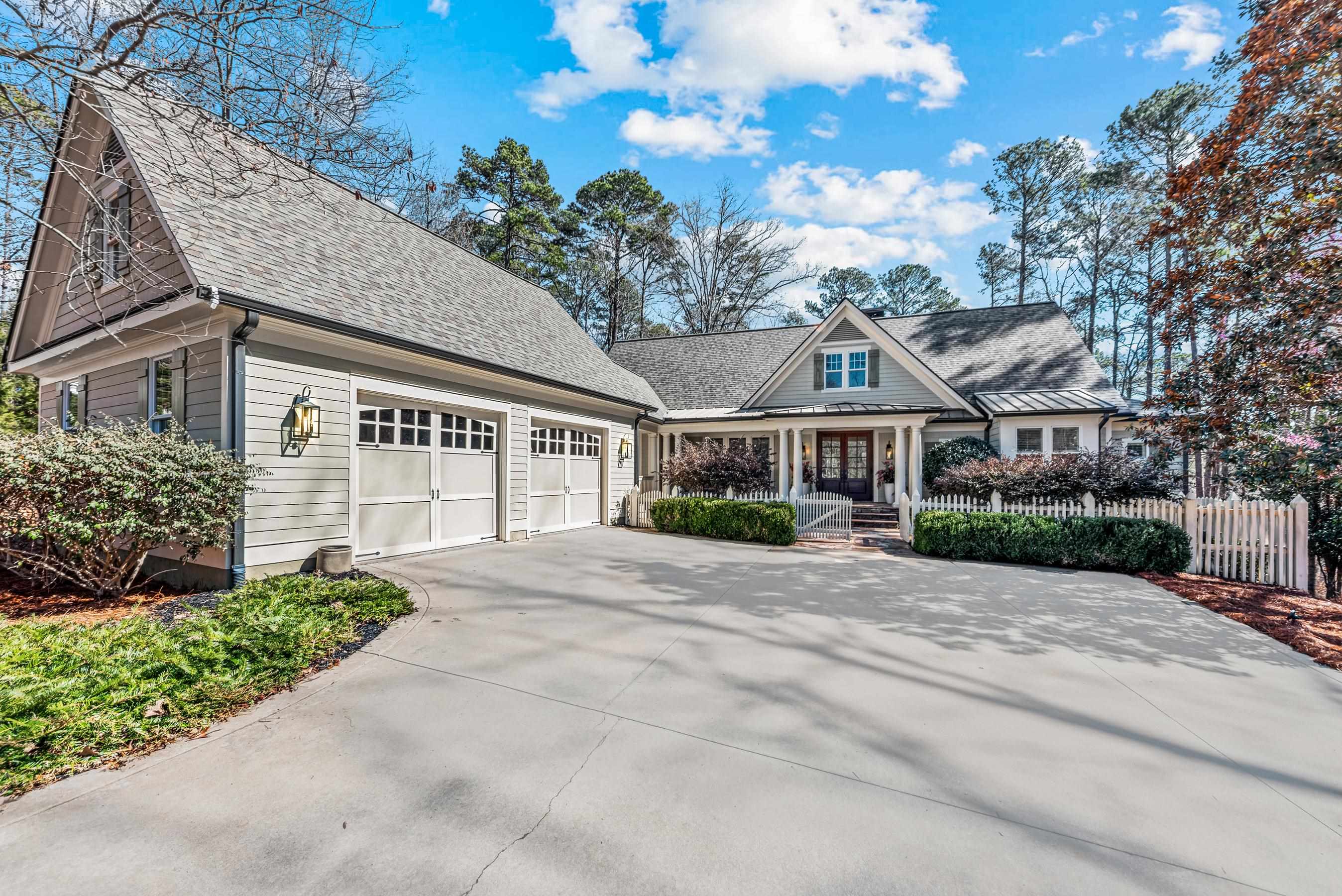 1020 LIBERTY BLUFF LANE