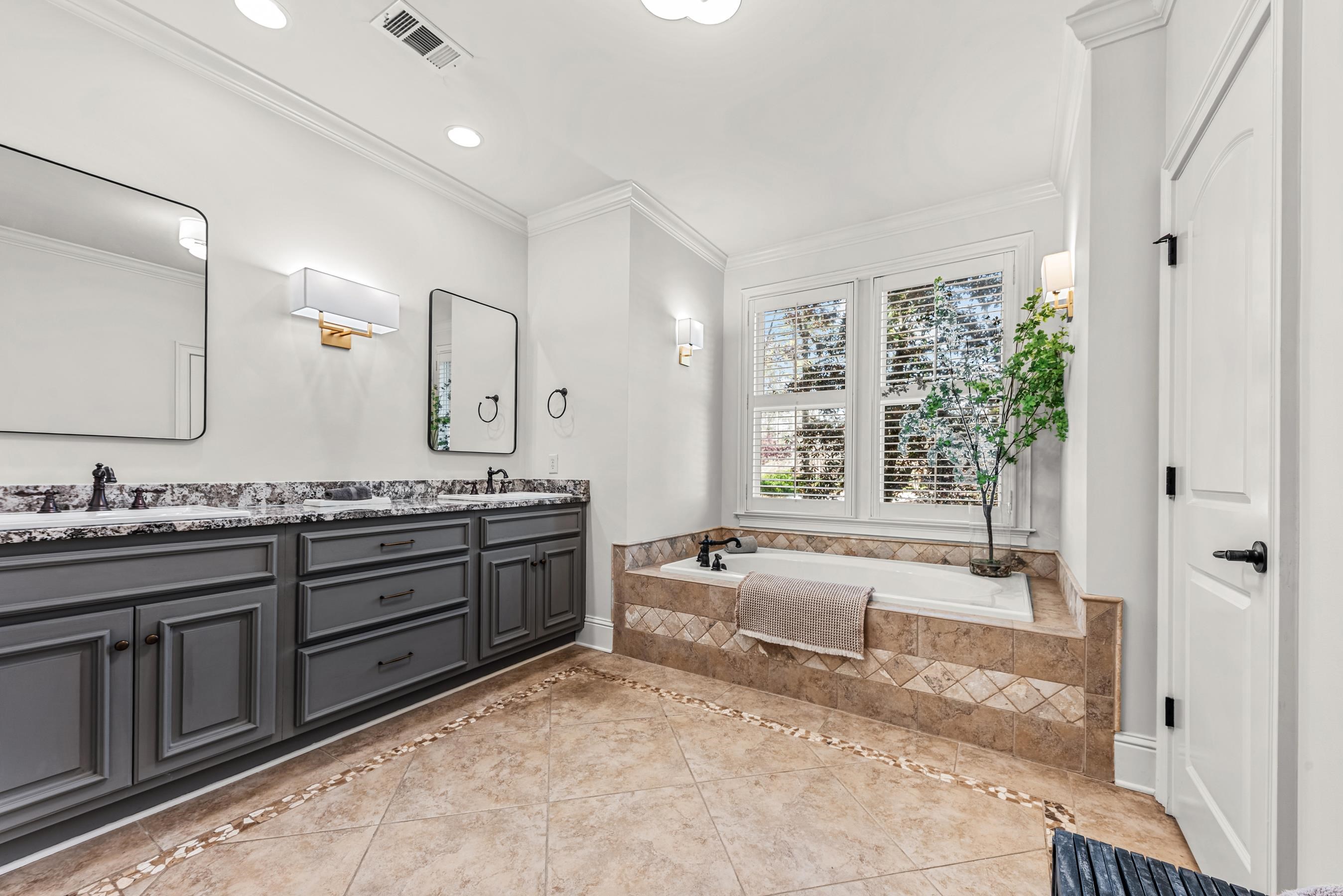 1020 LIBERTY BLUFF LANE