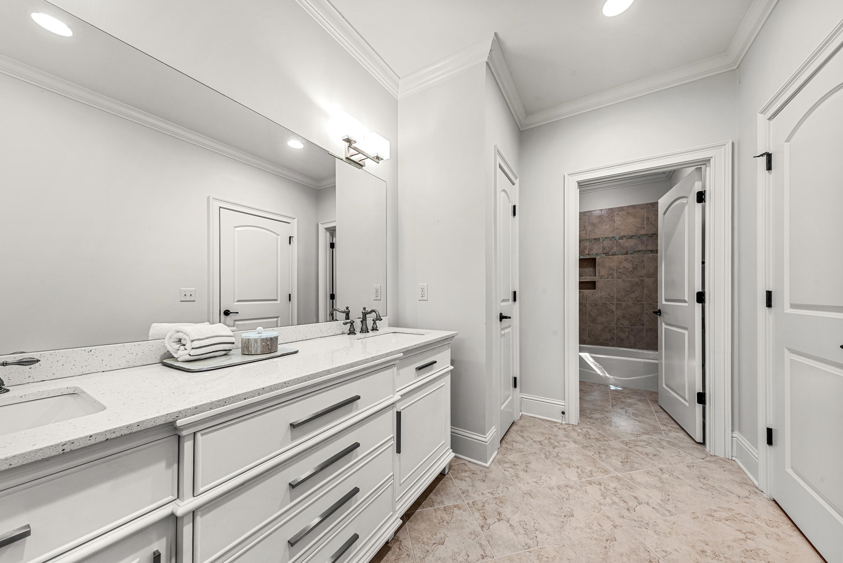 1020 LIBERTY BLUFF LANE