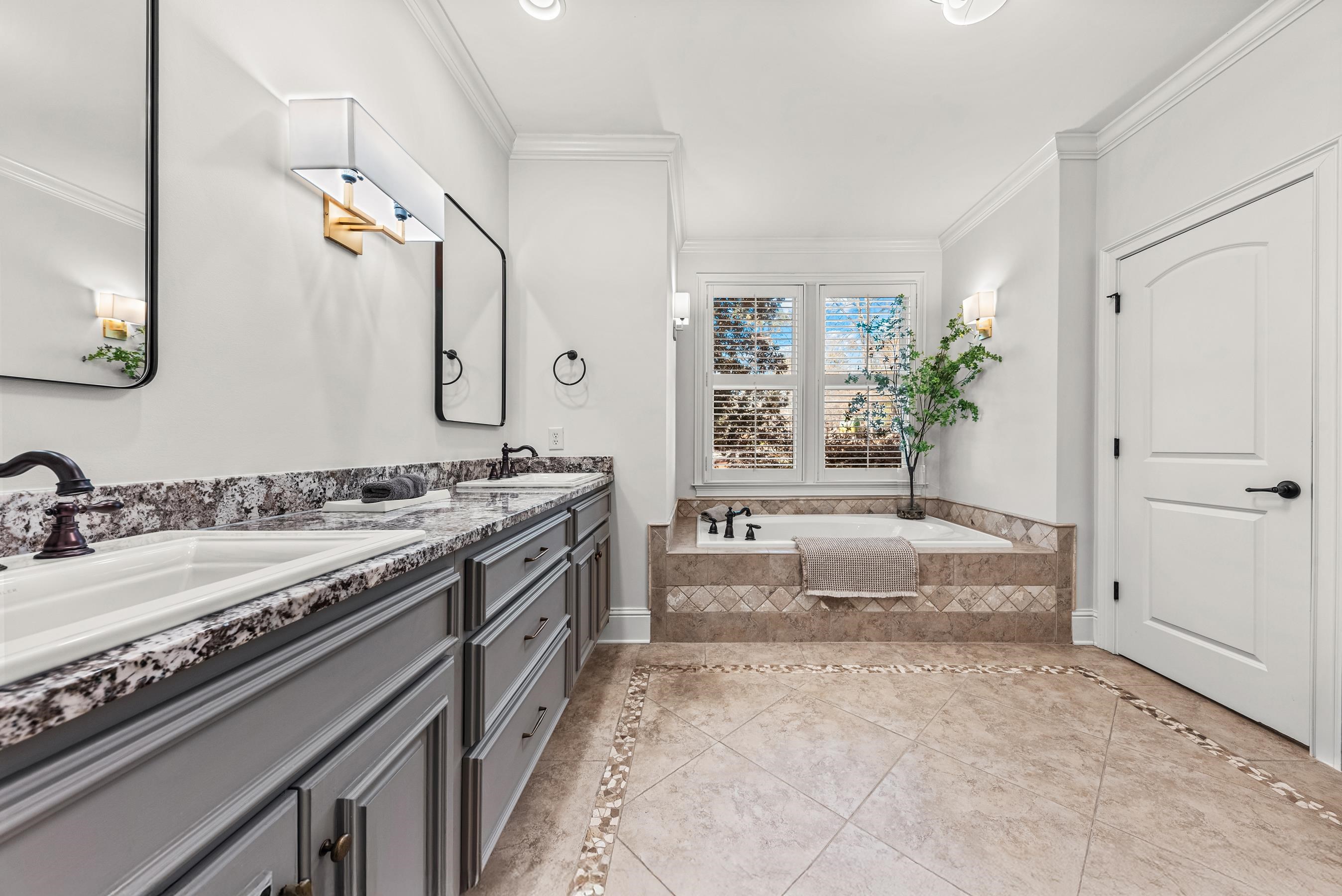 1020 LIBERTY BLUFF LANE