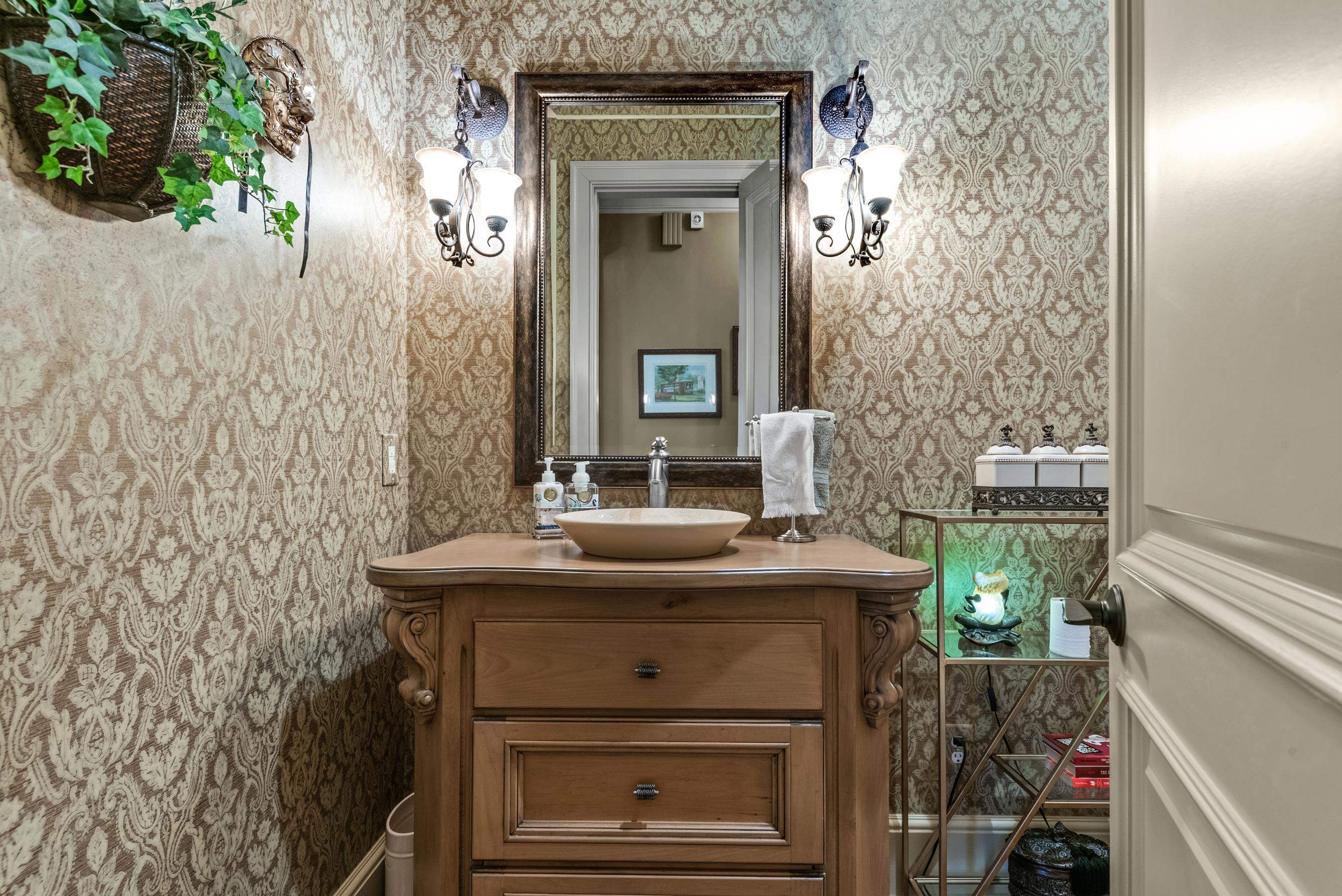 141 BROADLANDS DRIVE