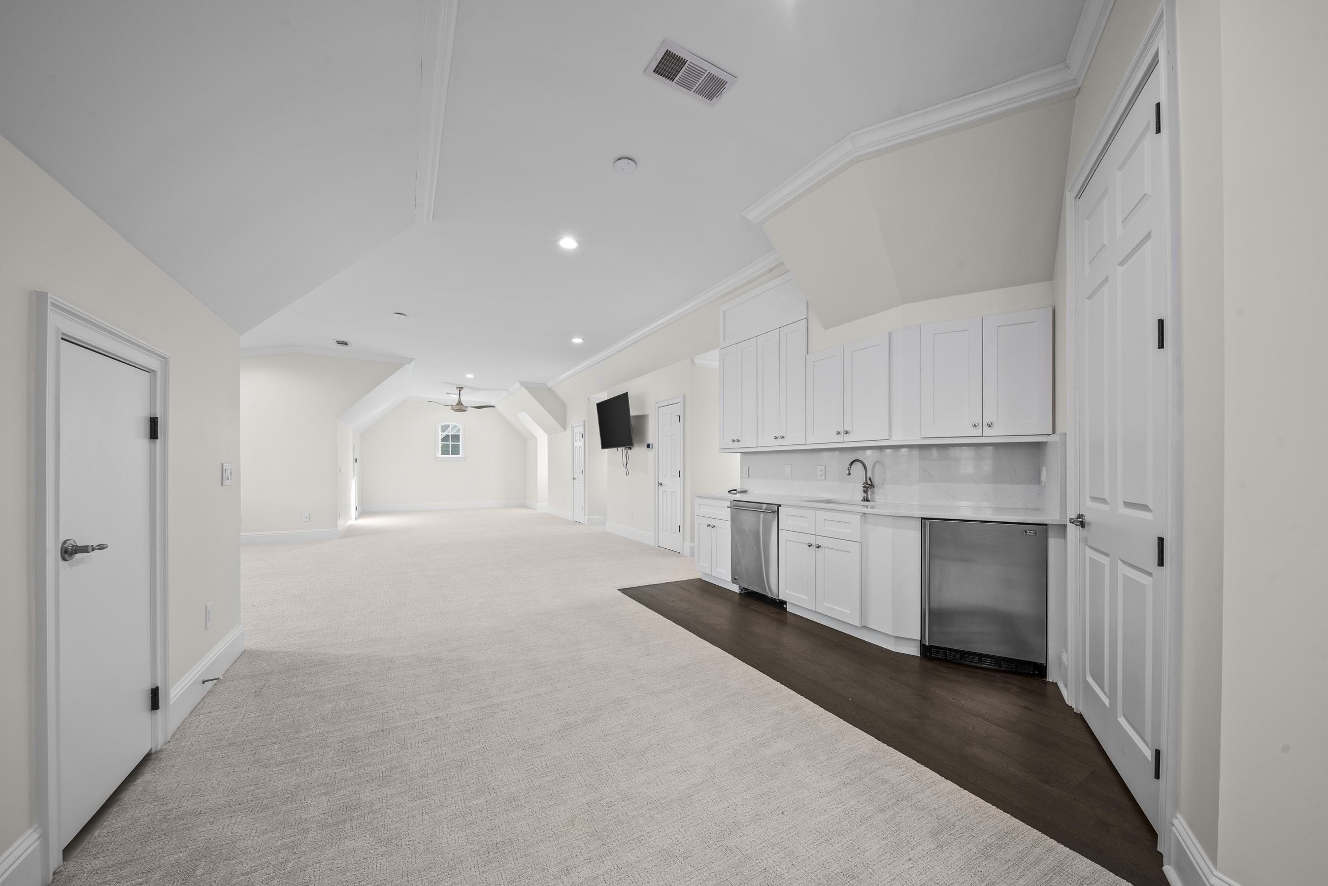 1080 PROSPERITY POINTE