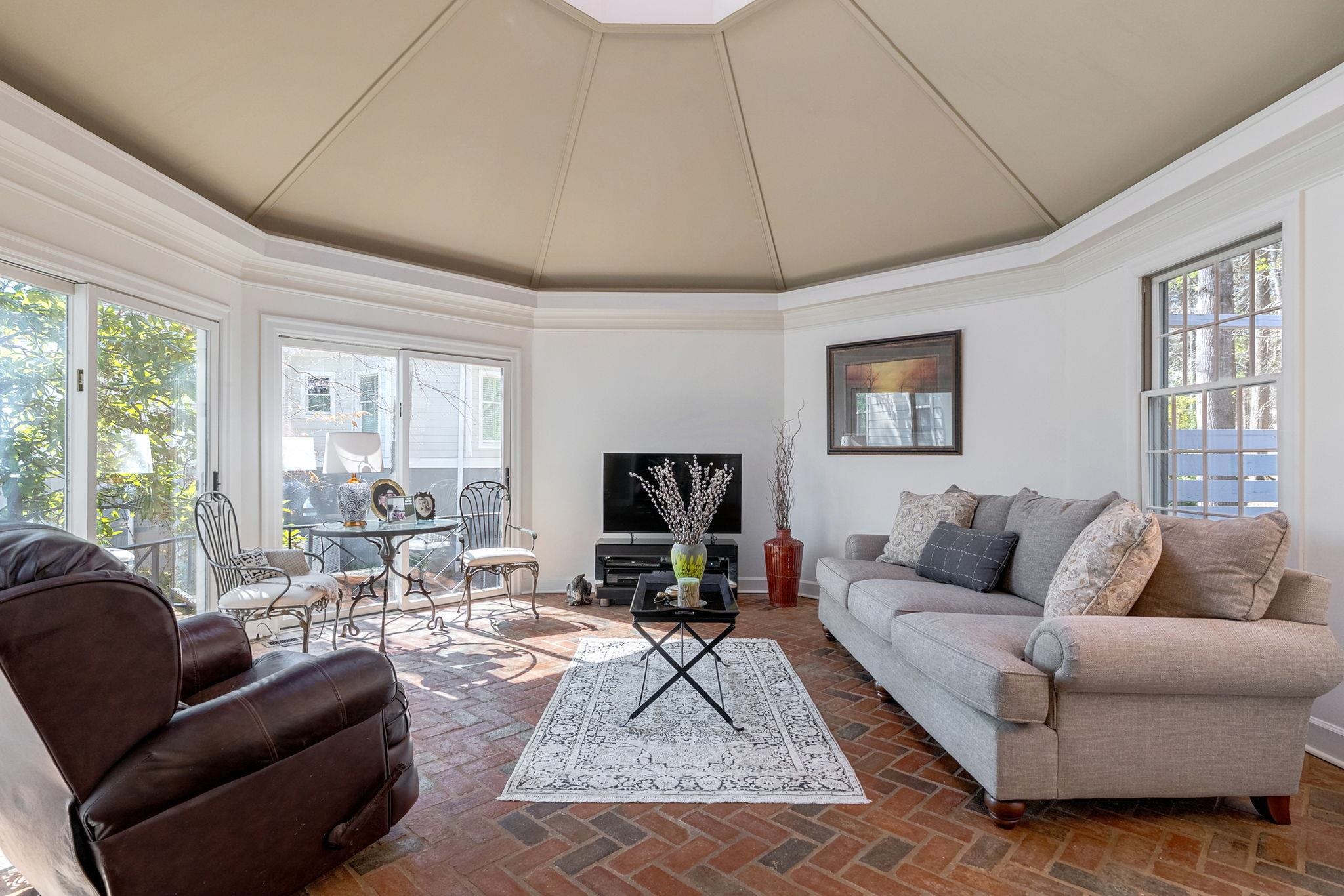 1040 SCOTT LOOP