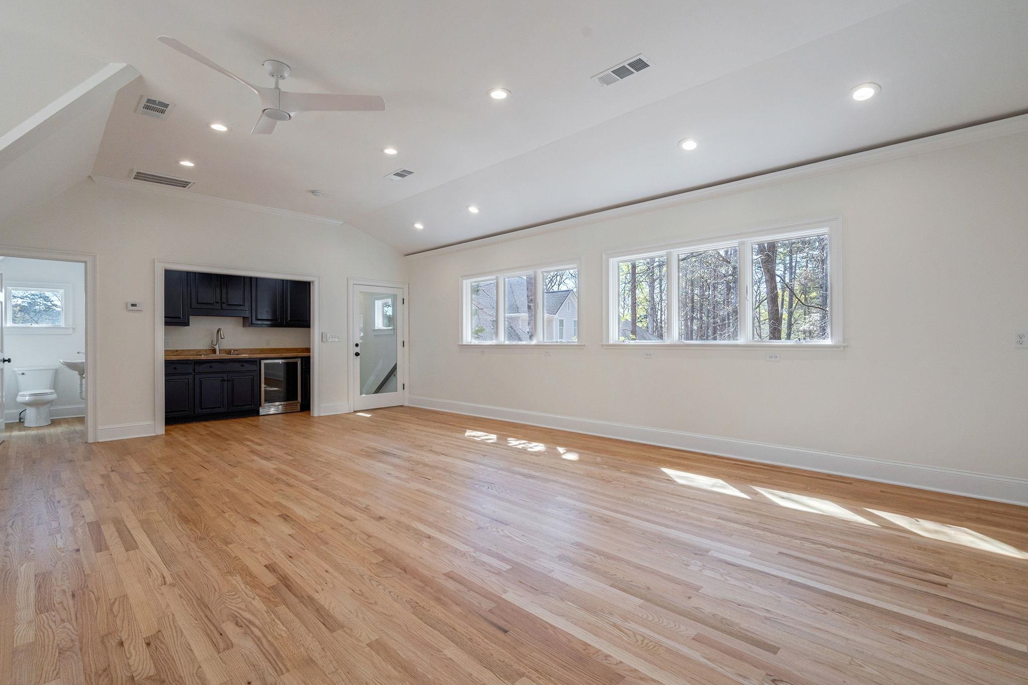 1040 SCOTT LOOP